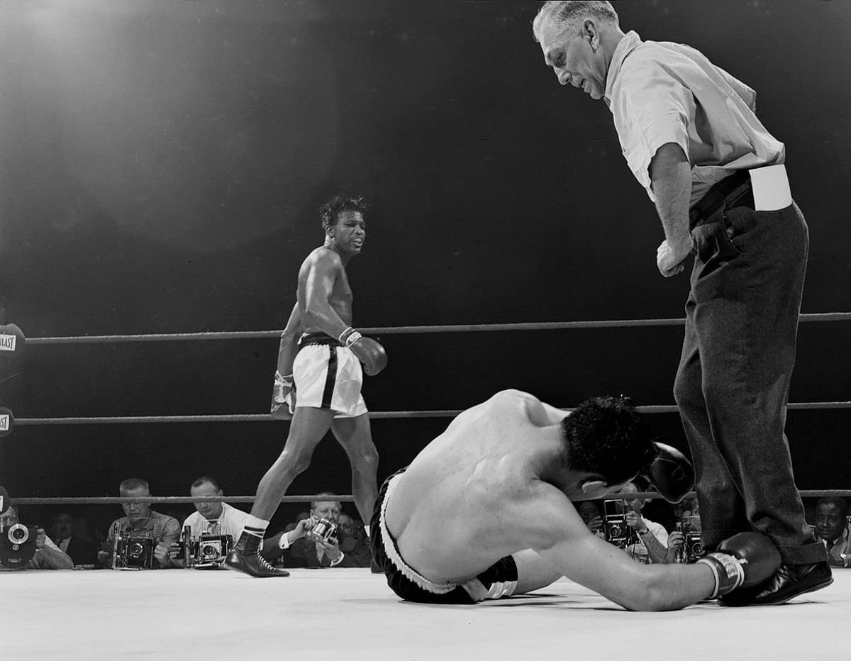 Sugar Ray Robinson Win Against Fulmer Background