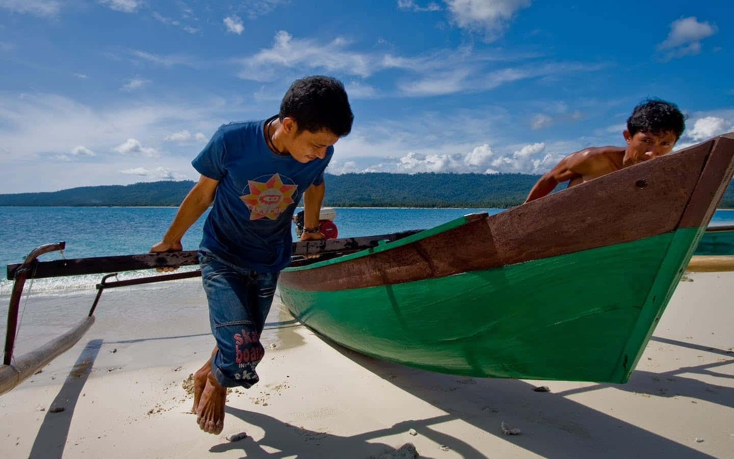 Sulawesi Fishermen Pulling Their Boat Background