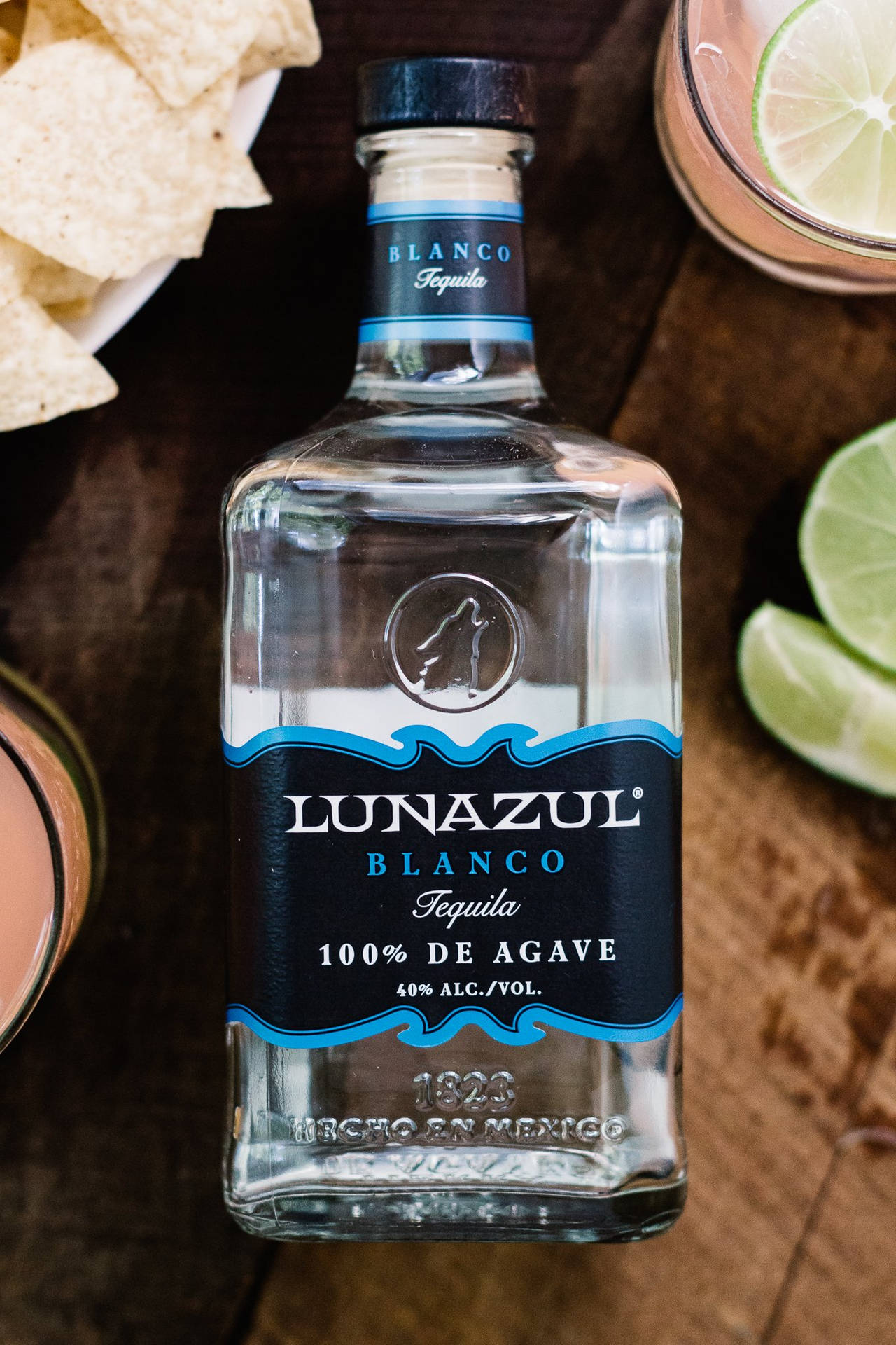 Sumptuous Lunazul Blanco Tequila Served With Juice And Chips Background