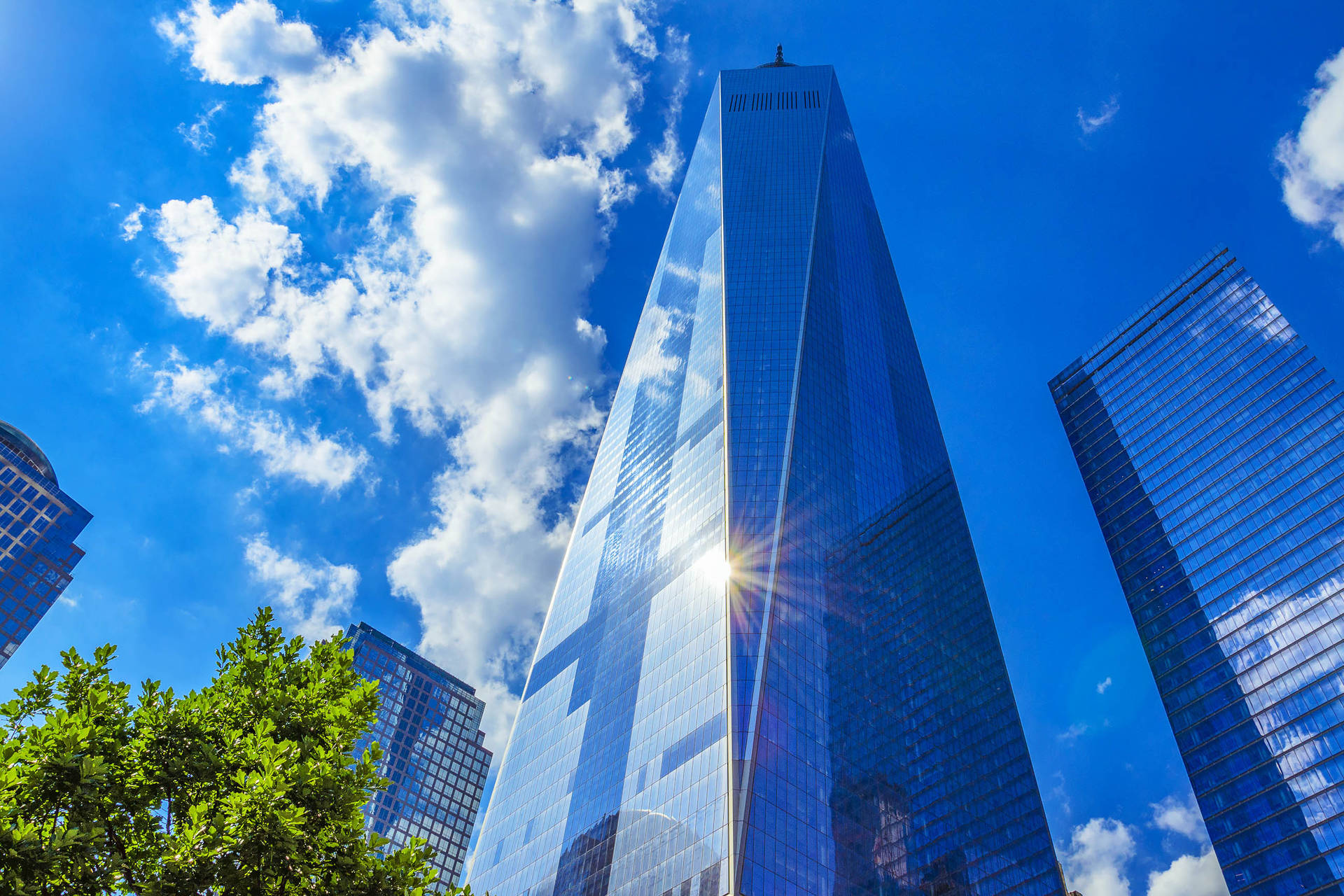 Sun On The One World Trade Center Background