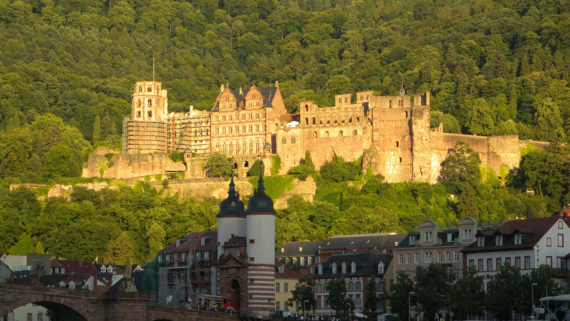 Sun Shining On Heidelberg Castle Background