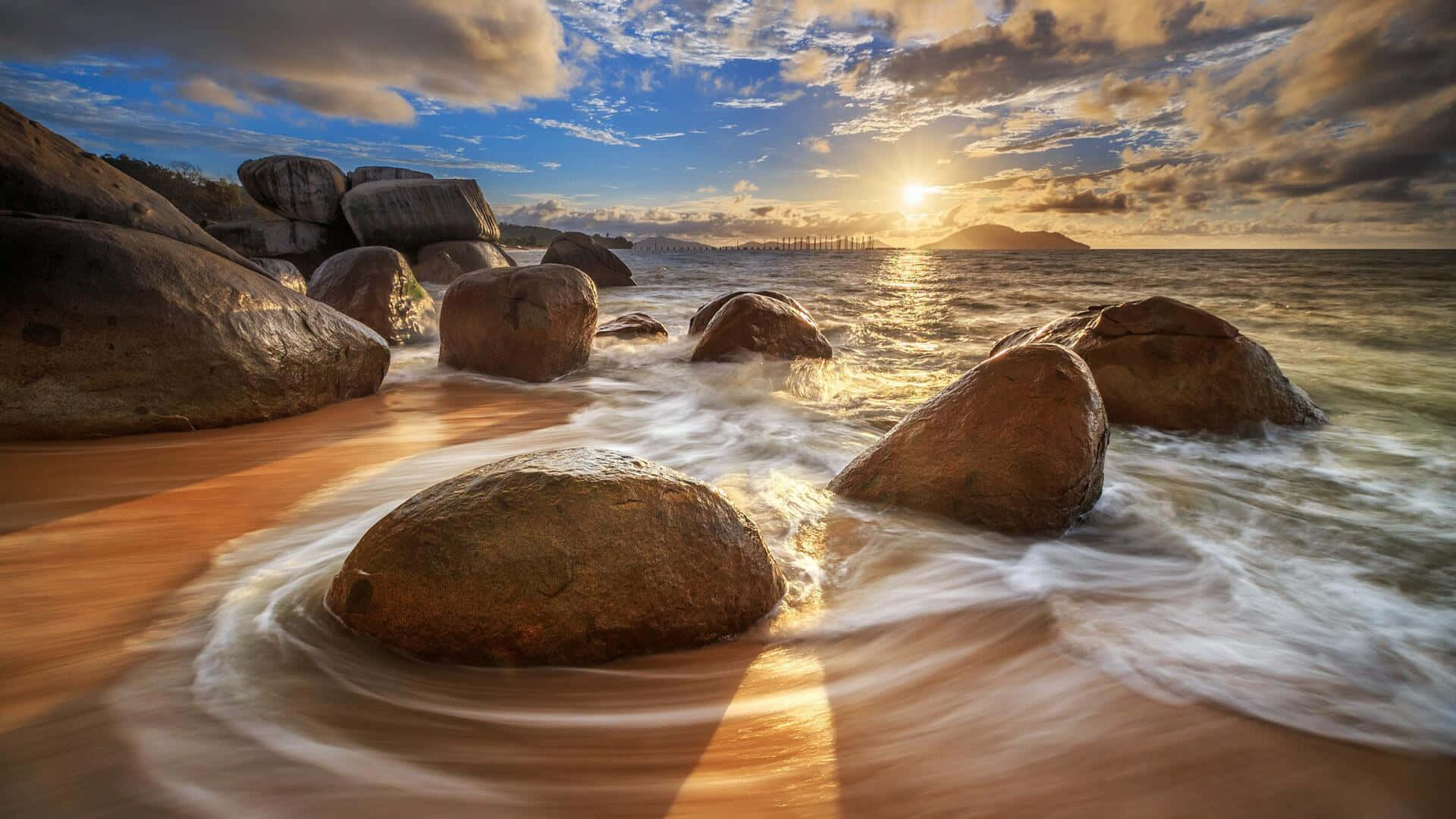 Sun Shining On The Lateral Part Of The Rocks Background