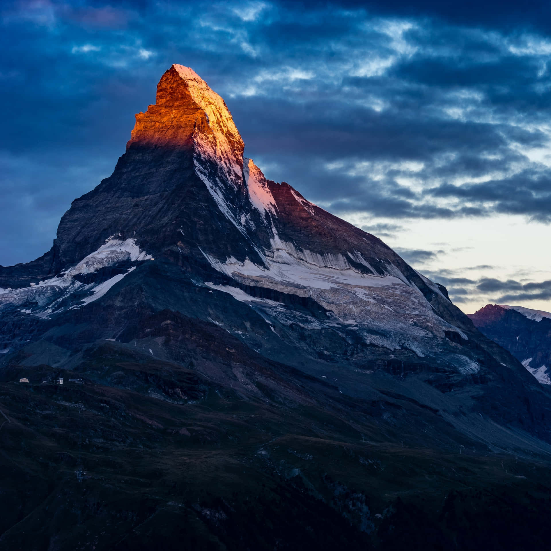 Sunlight At The Matterhorn Peak Background