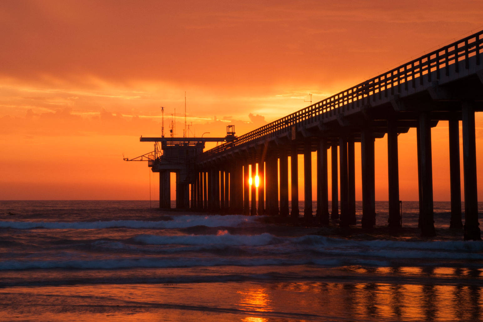 Sunlight Hitting A Pier At San Diego Background