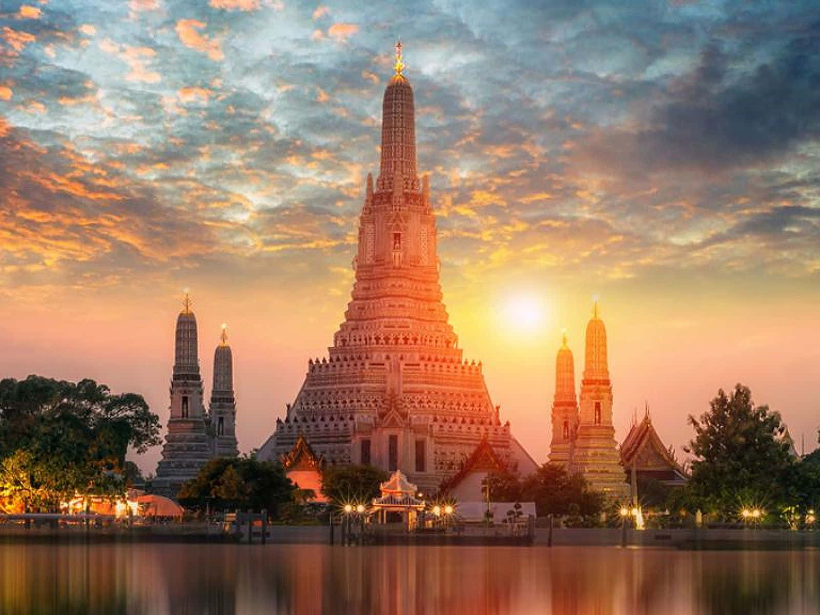 Sunlight In Wat Arun