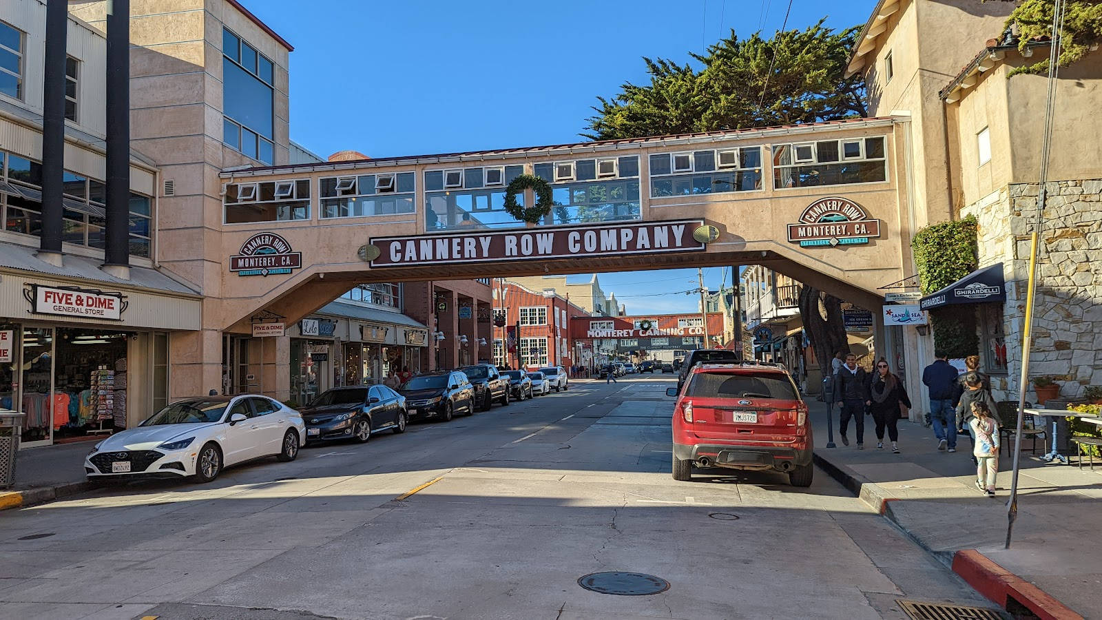 Sunny Cannery Row With Cars Background