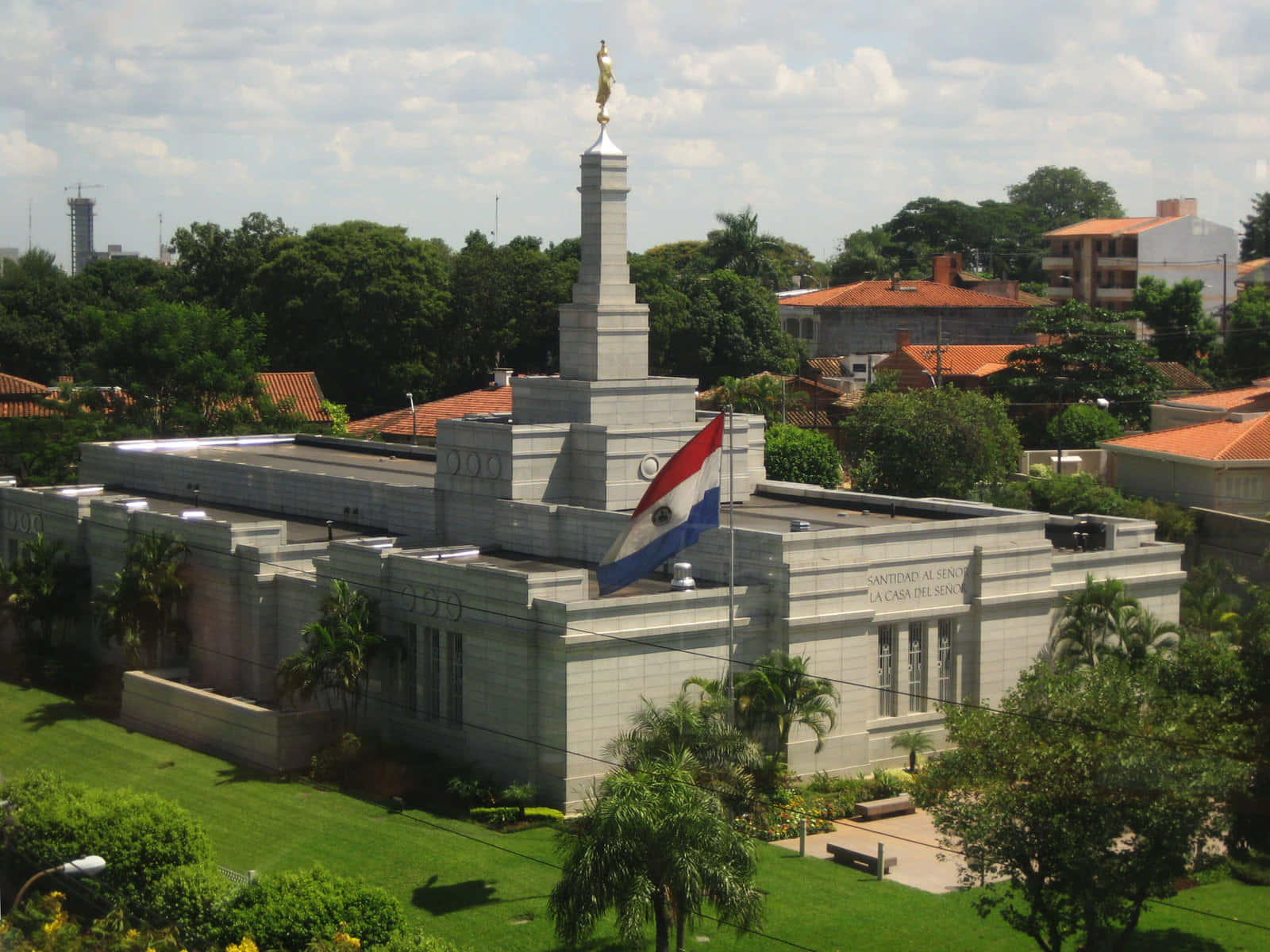 Sunny Day In Asuncion Paraguay Temple Background
