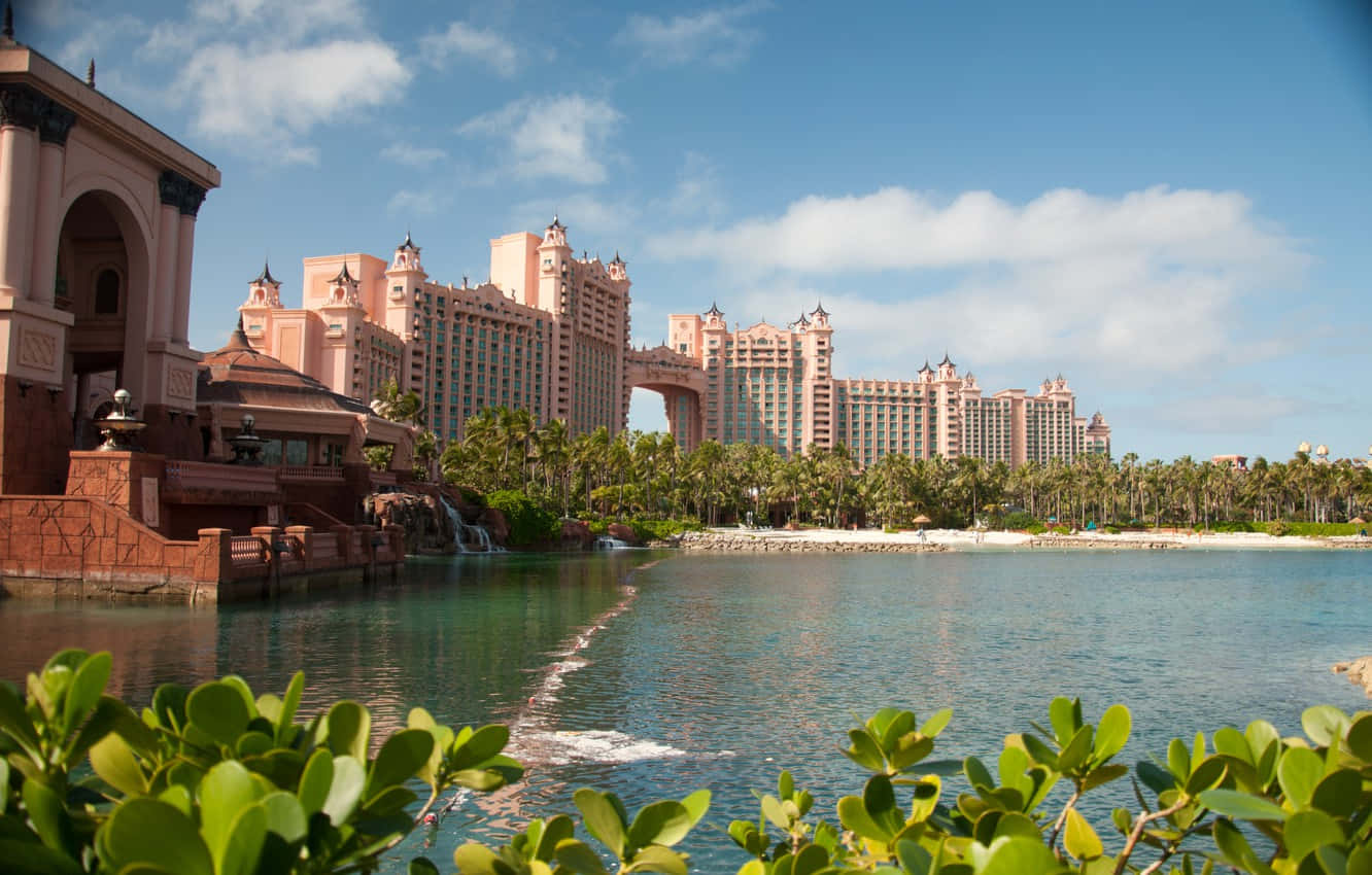 Sunny Day In Atlantis Resort Background