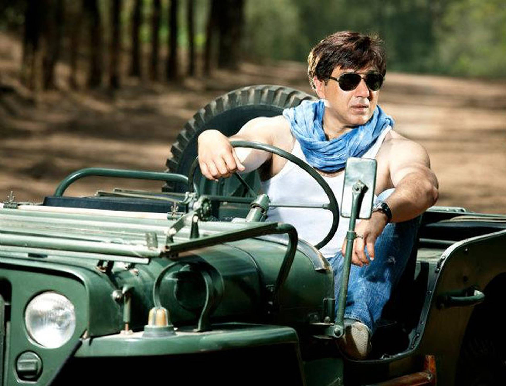 Sunny Deol In Green Vehicle Background