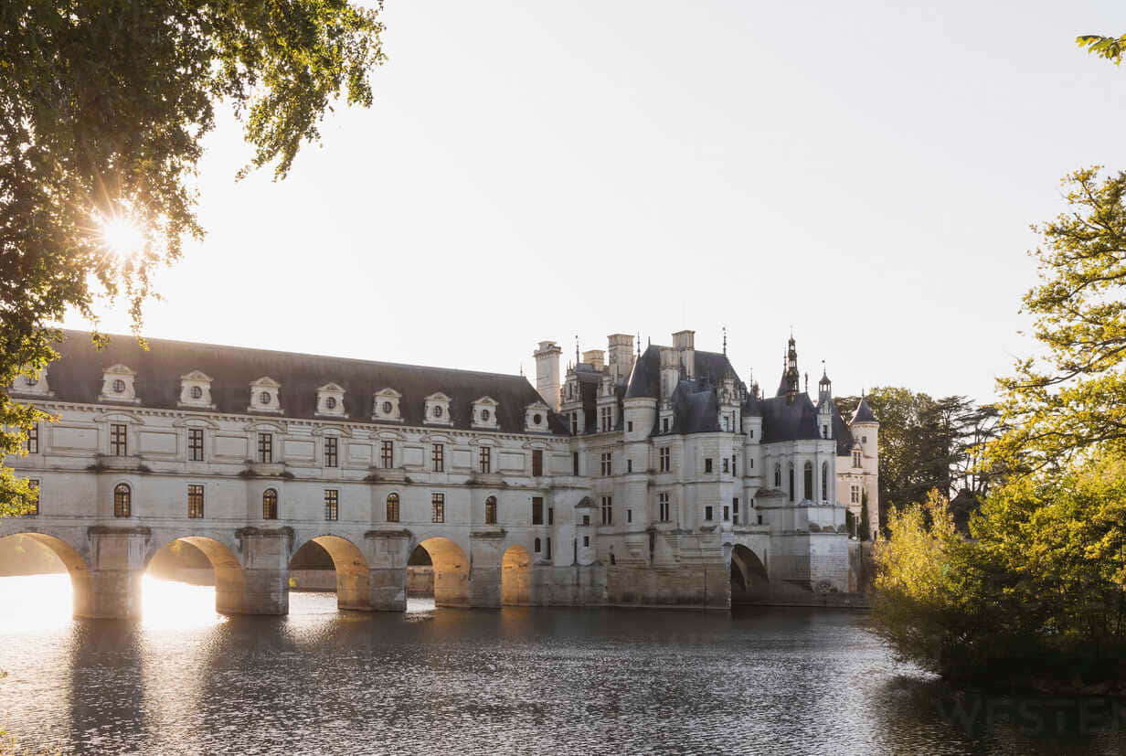 Sunny Sky Chenonceau Background
