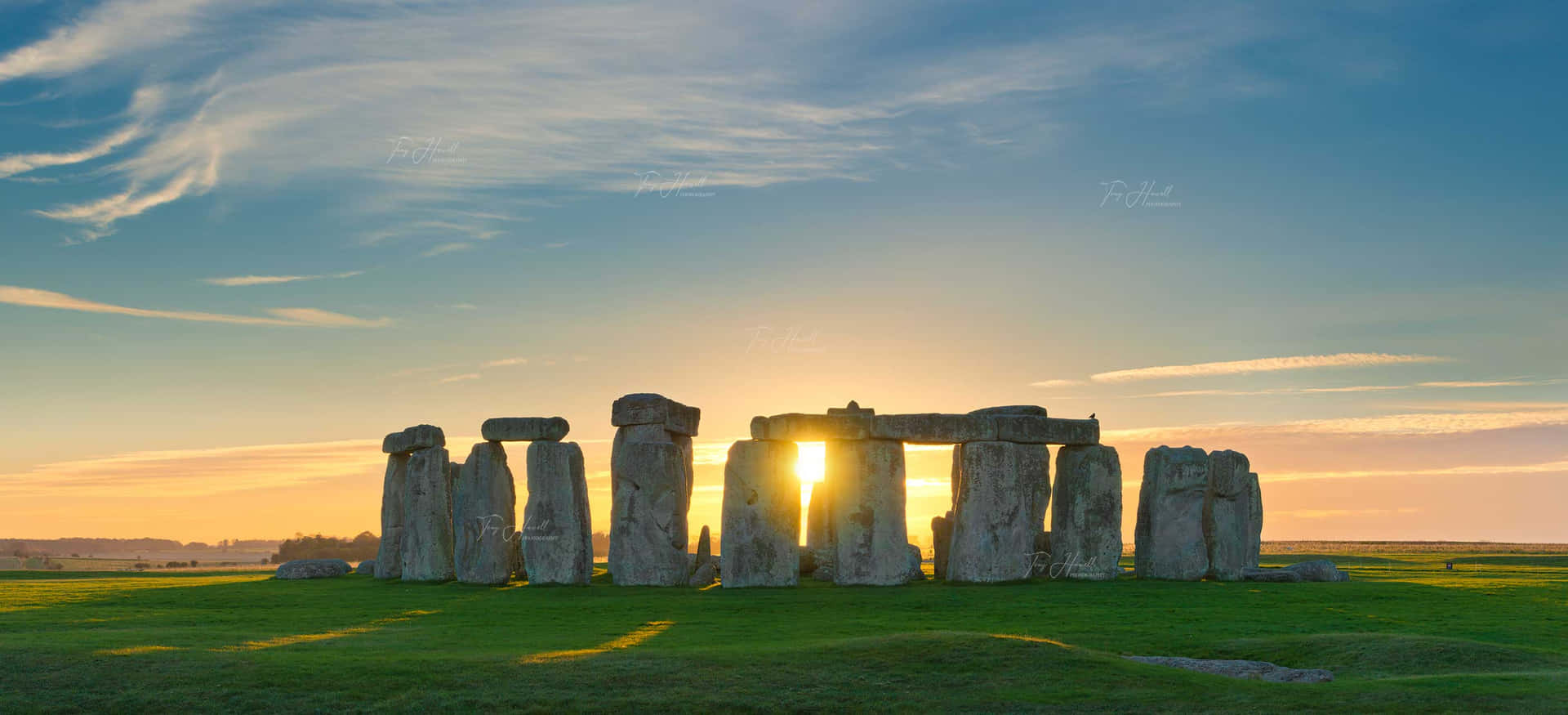 Sunrise In Stonehenge England Background