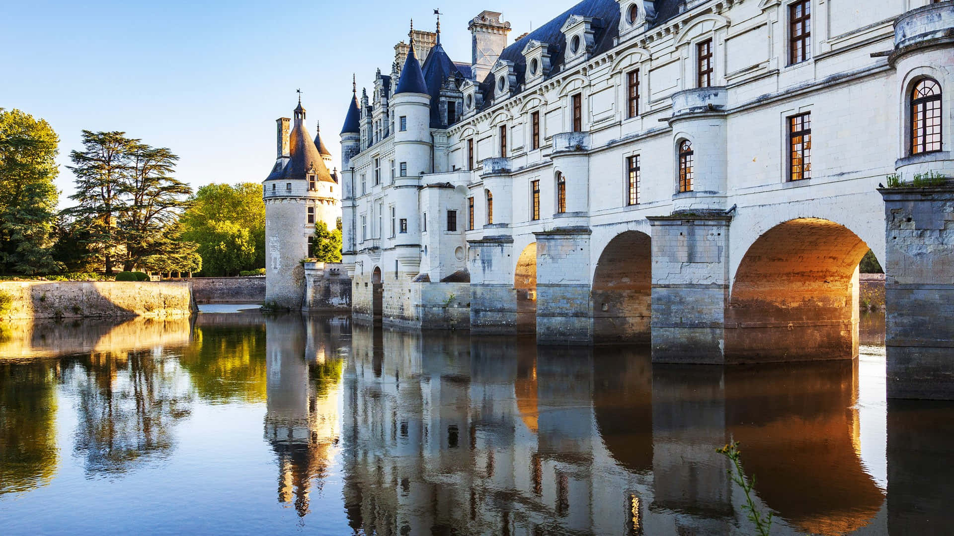 Sunset At The Chenonceau Castle Over The Cher River Background