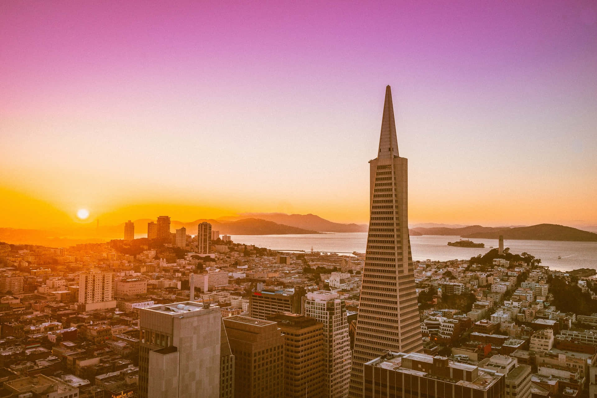 Sunset In Transamerica Pyramid Background