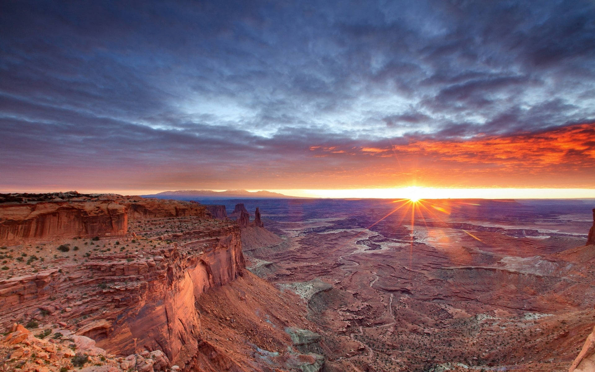 Sunset Sky In Canyonlands National Park Background