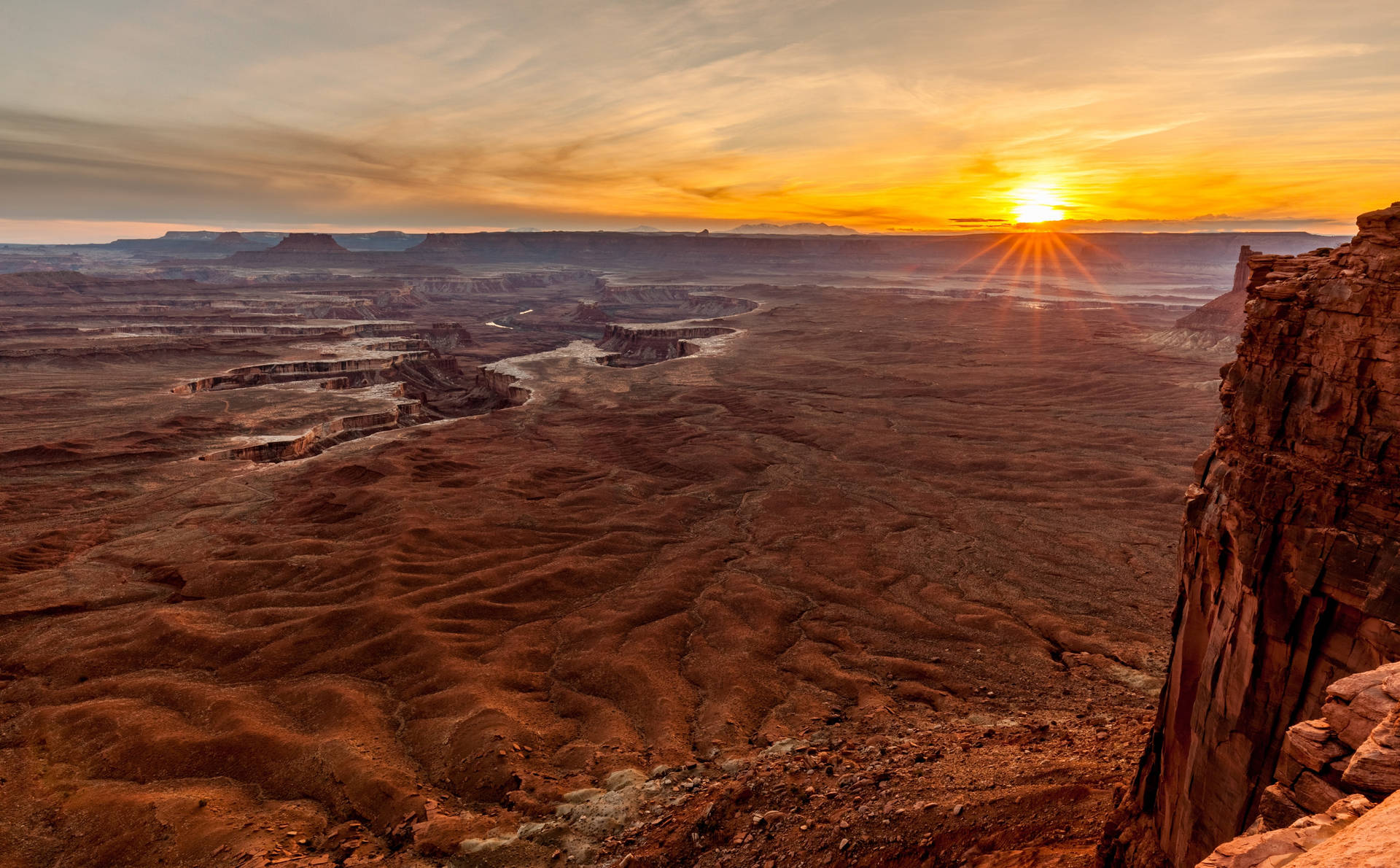 Sunset Sky Over Canyonlands National Park Background