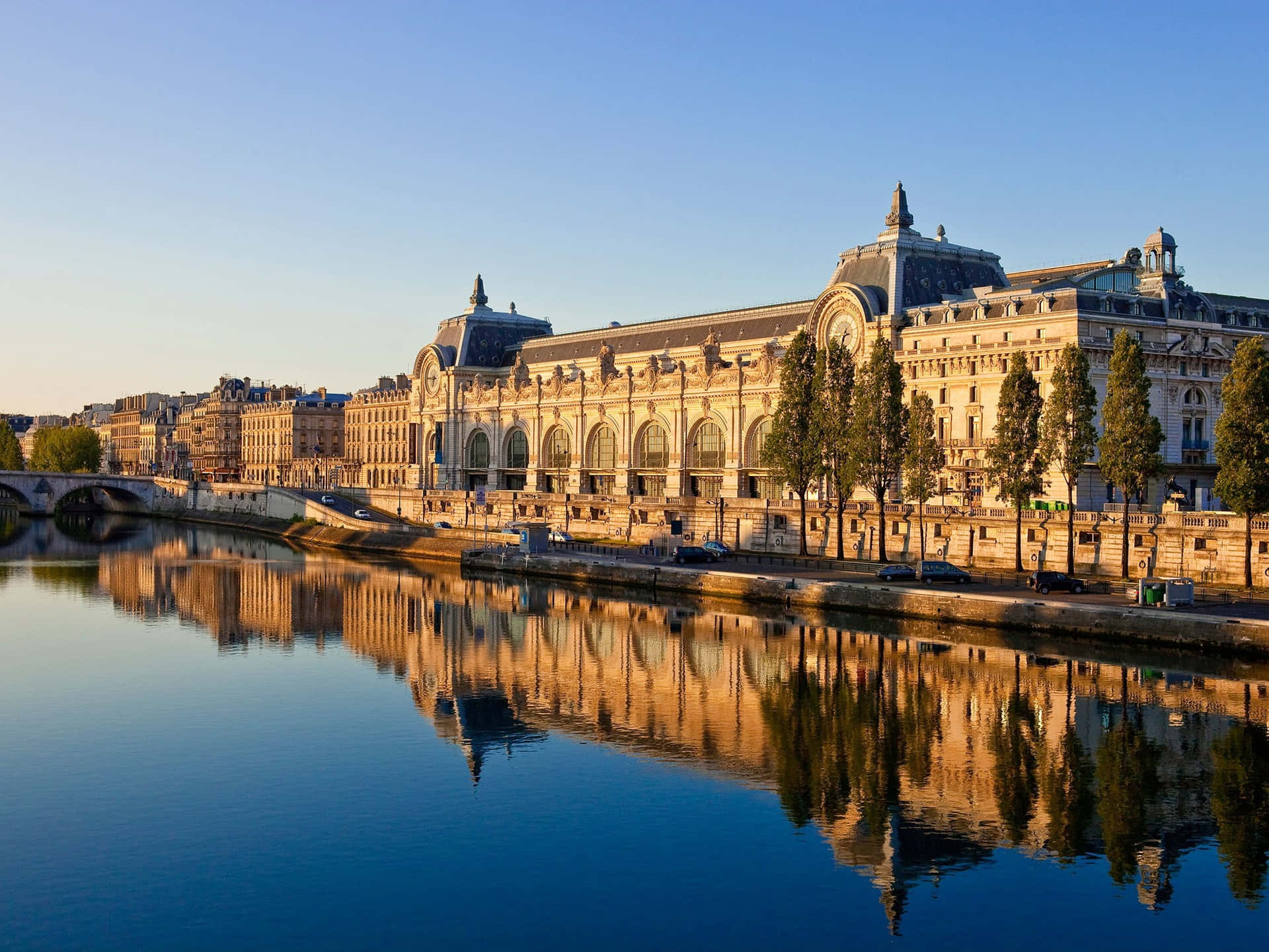 Sunshine In Musée Dorsay Paris Background