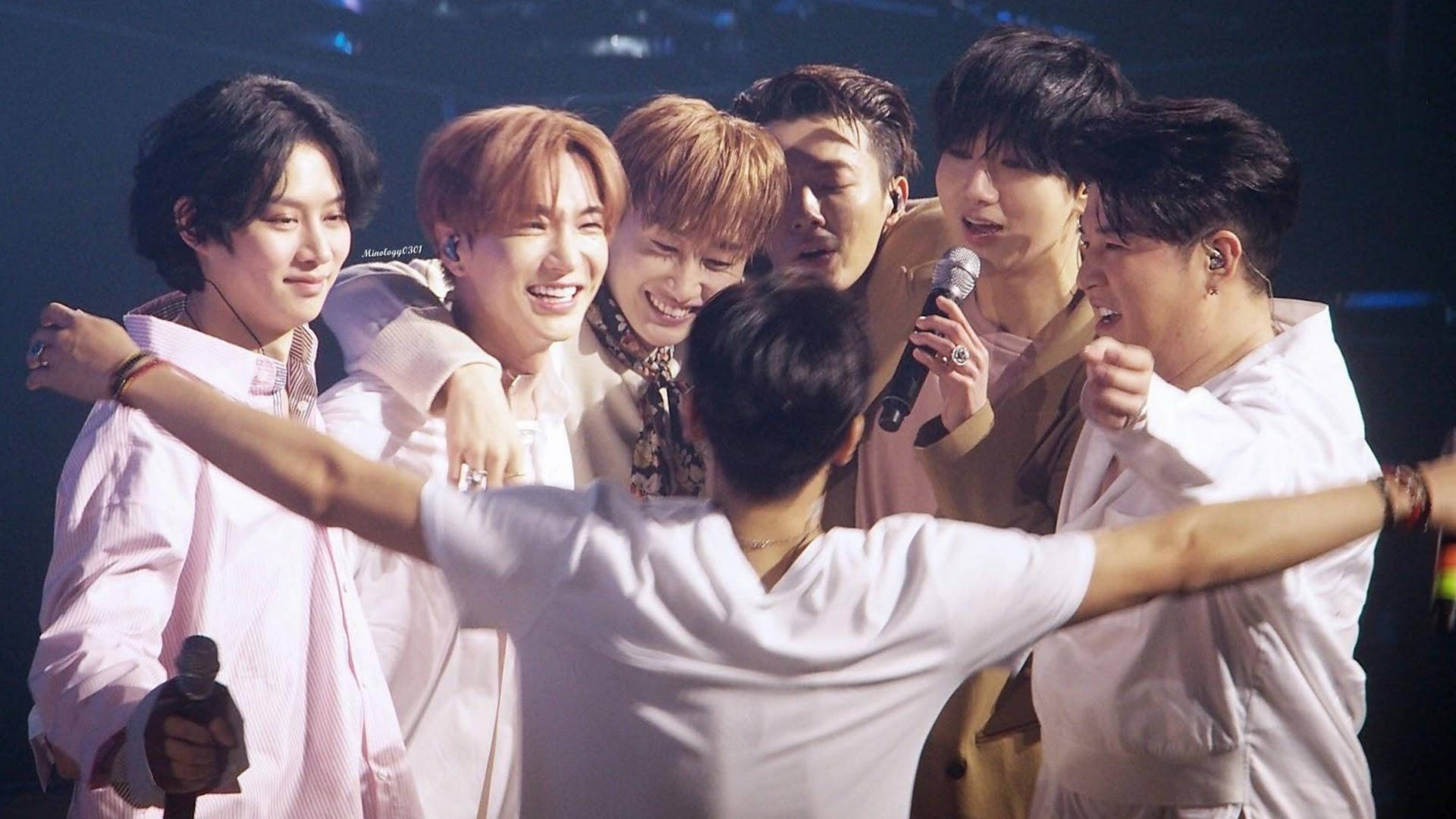 Super Junior Group Hug Background