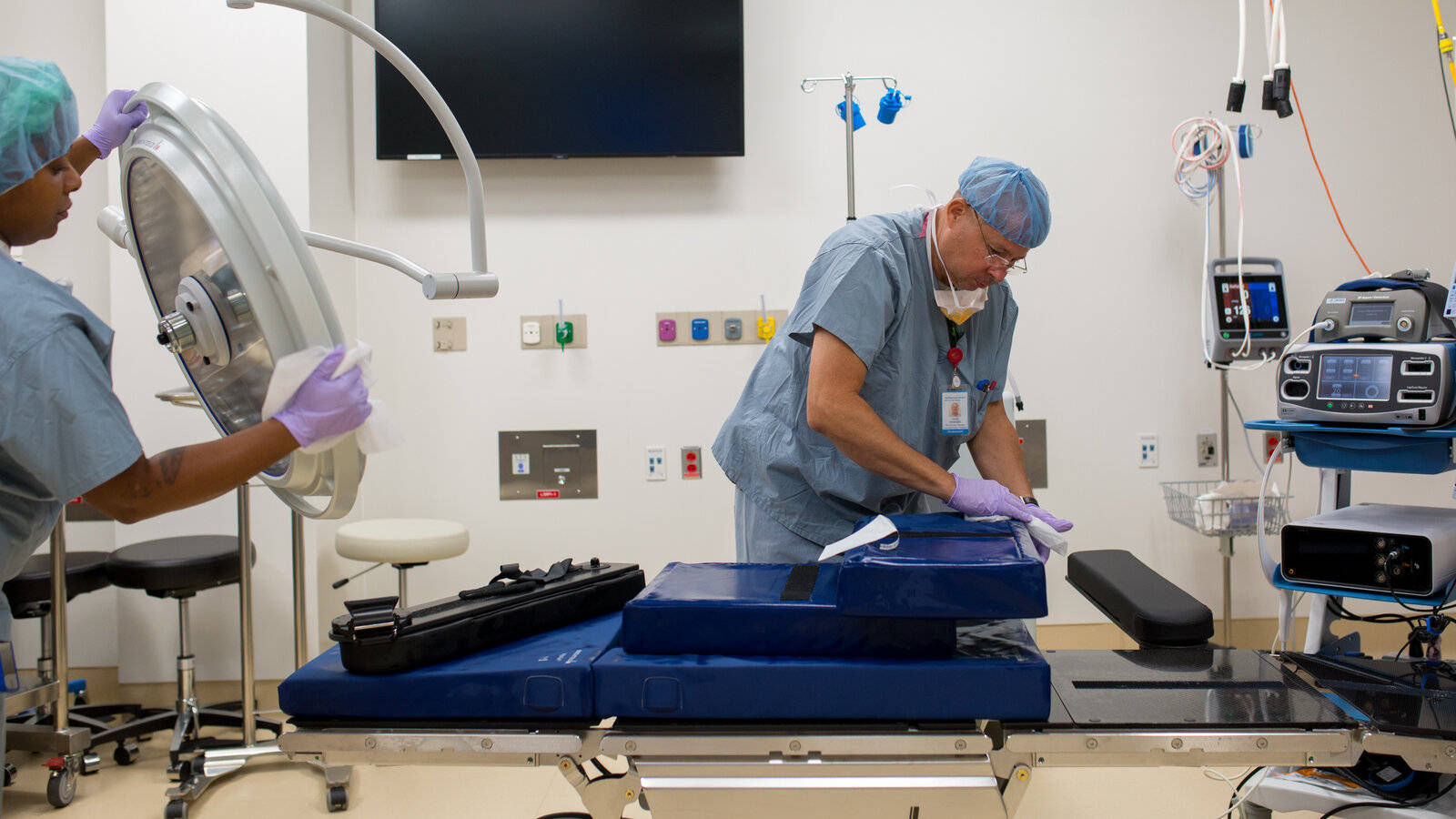 Surgeon Operating Room For Bone Surgery Background