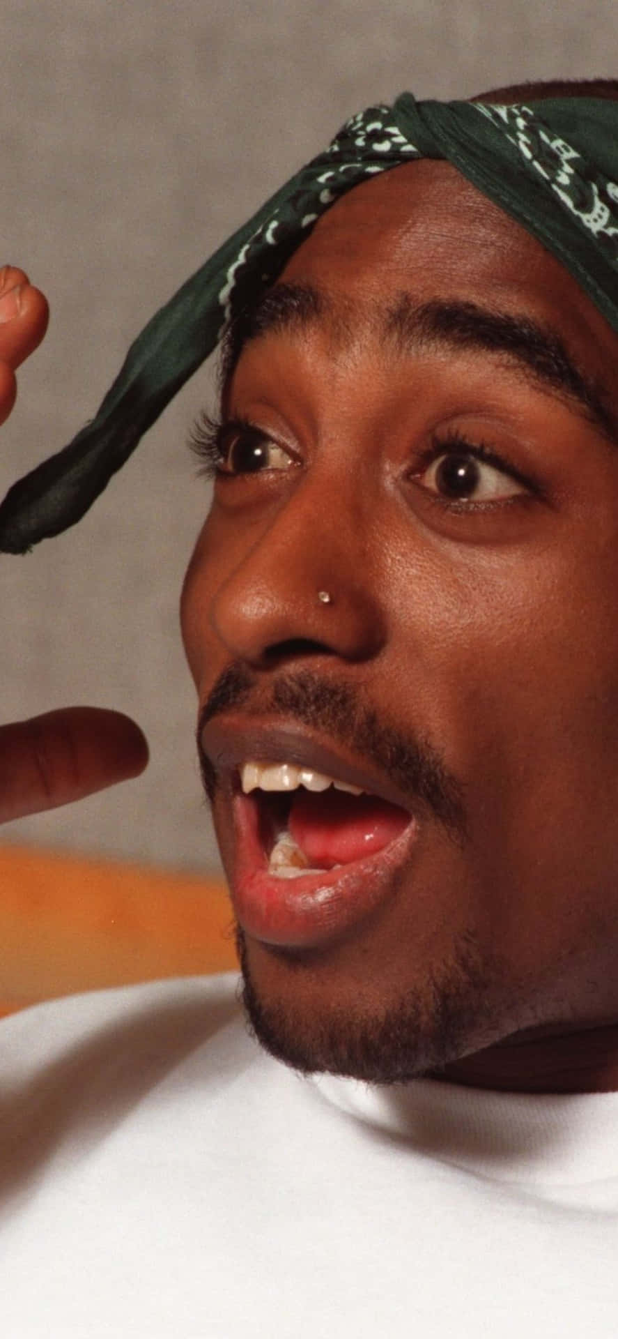 Surprised Facial Expression Tupac Iphone Background