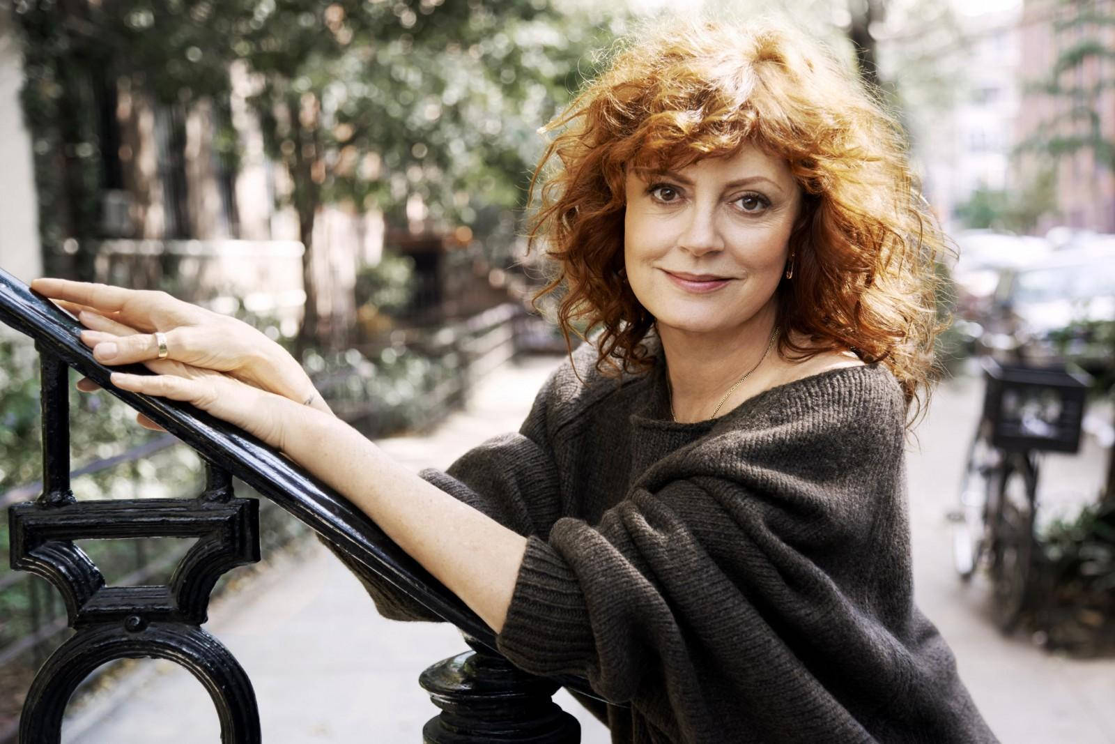 Susan Sarandon Hollywood Iconic Actress Background