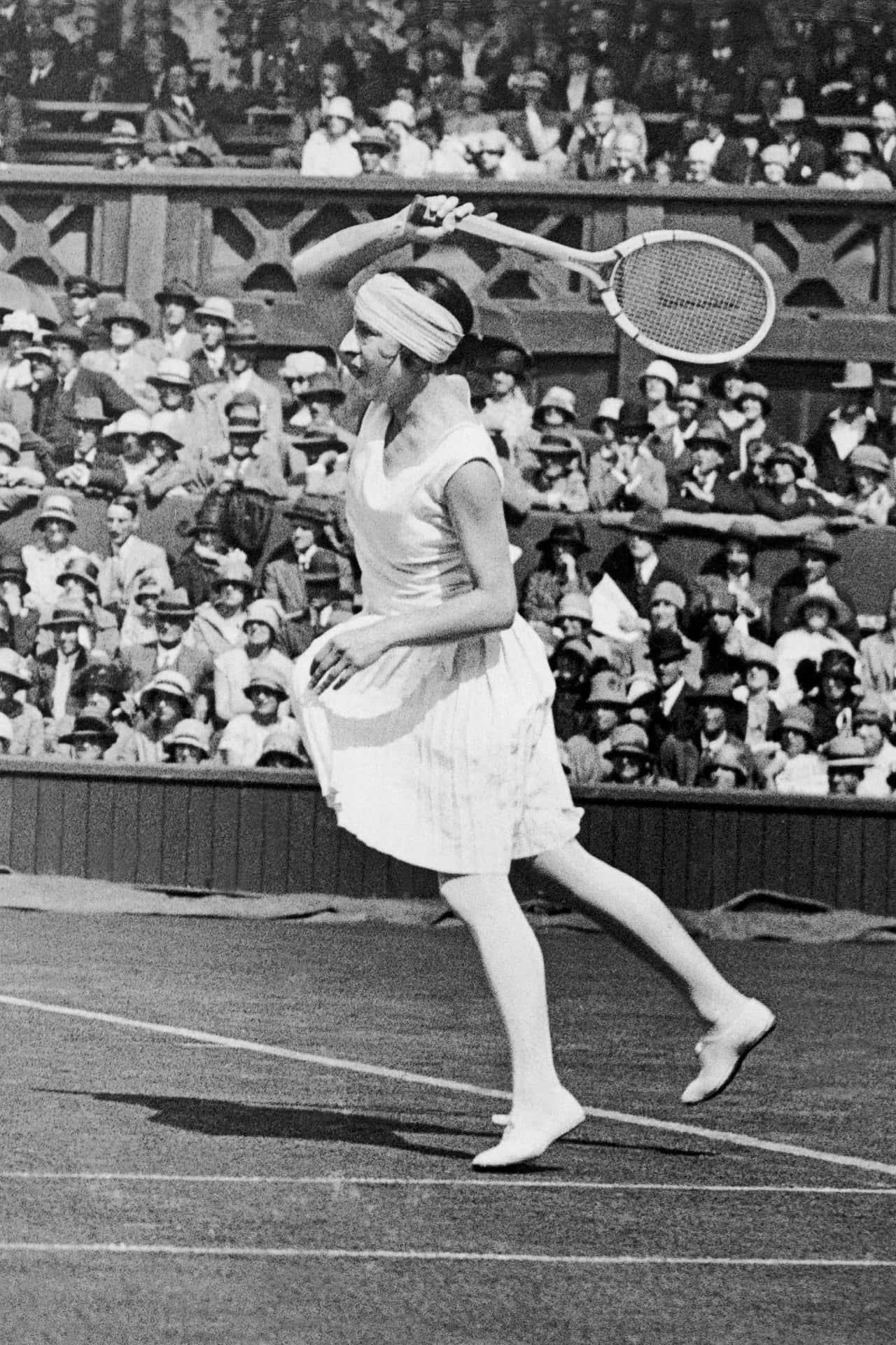 Suzanne Lenglen - Mastering The Sidespin Strike Background