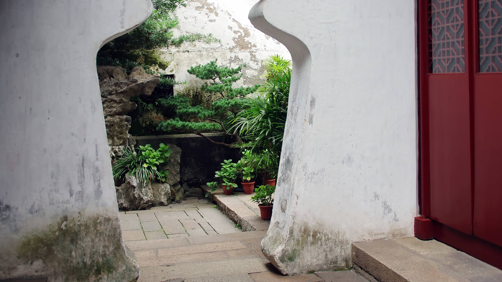 Suzhou Door Vase Garden Background