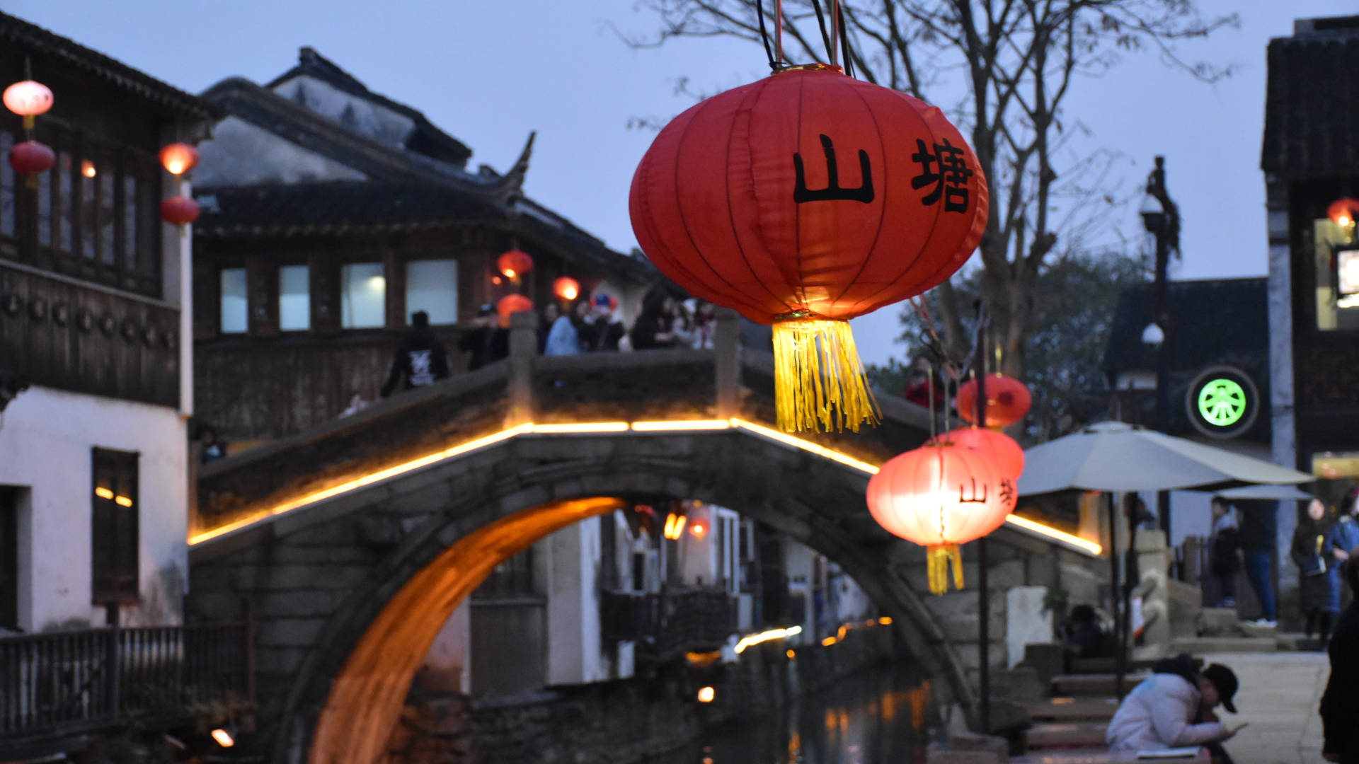 Suzhou Lantern On Puji Bridge Background