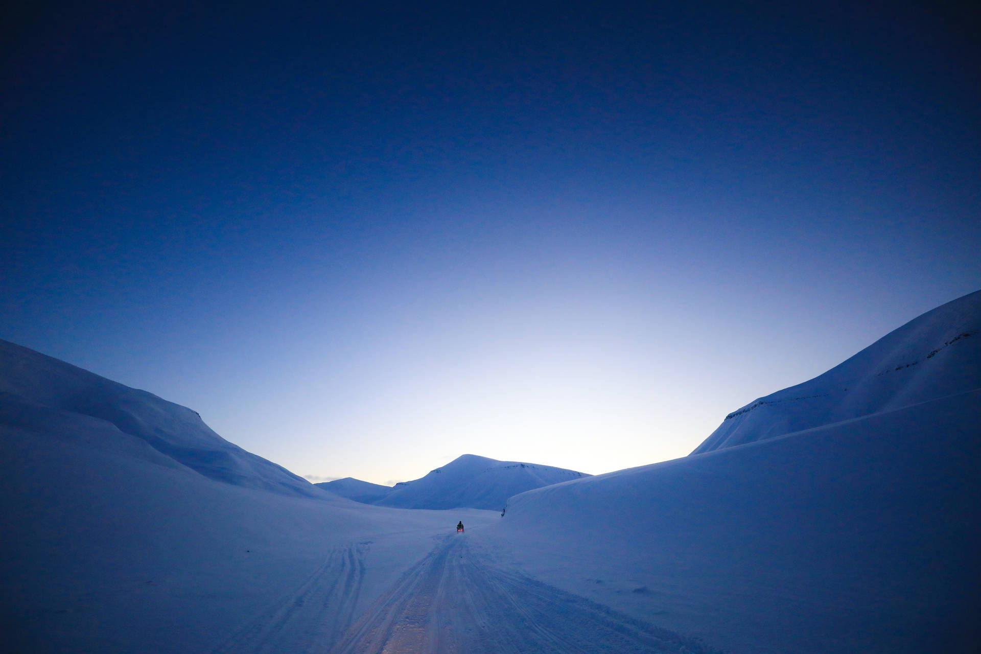 Svalbard Remote Frozen Mountains Background