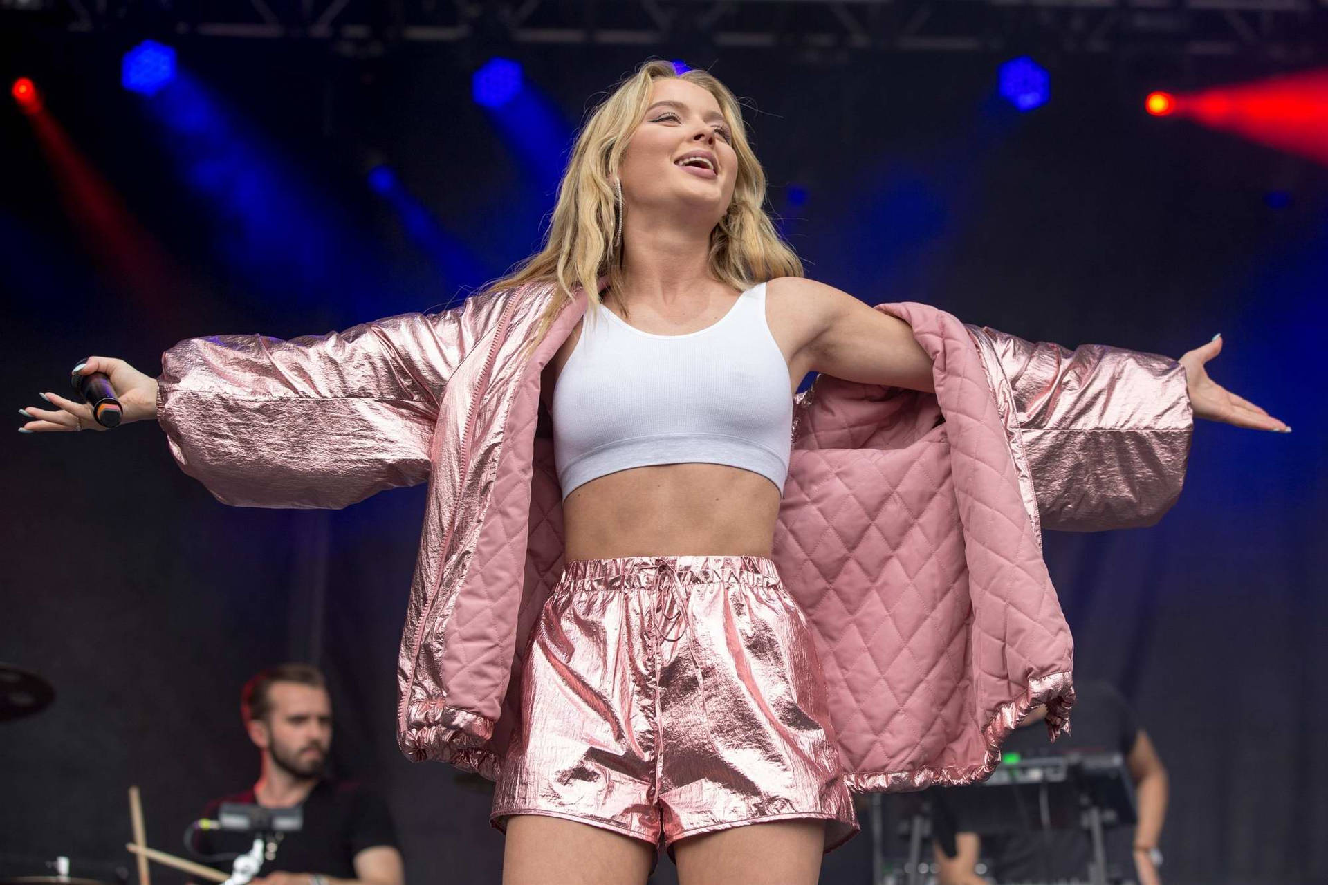Swedish Pop Sensation Zara Larsson Performing At Lollapalooza Background