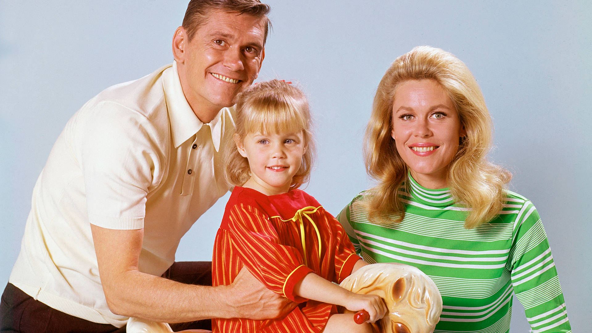 Tabitha With Parents In Bewitched Tv Show Background