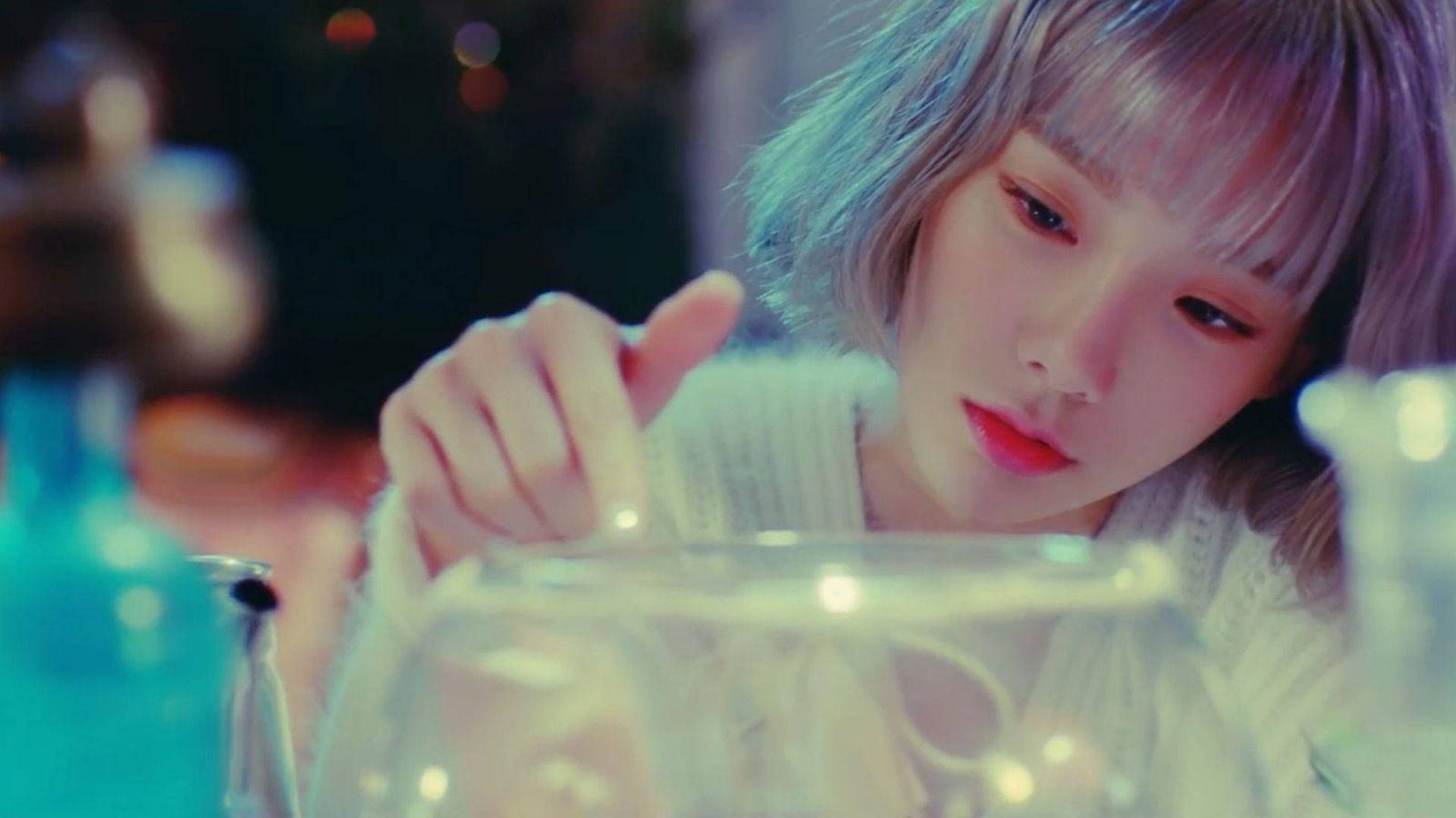 Taeyeon Fragile Bowl Background