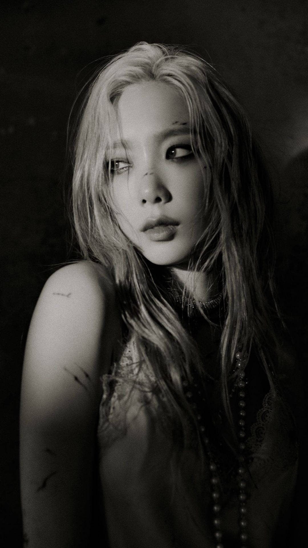 Taeyeon Wounded Body Background