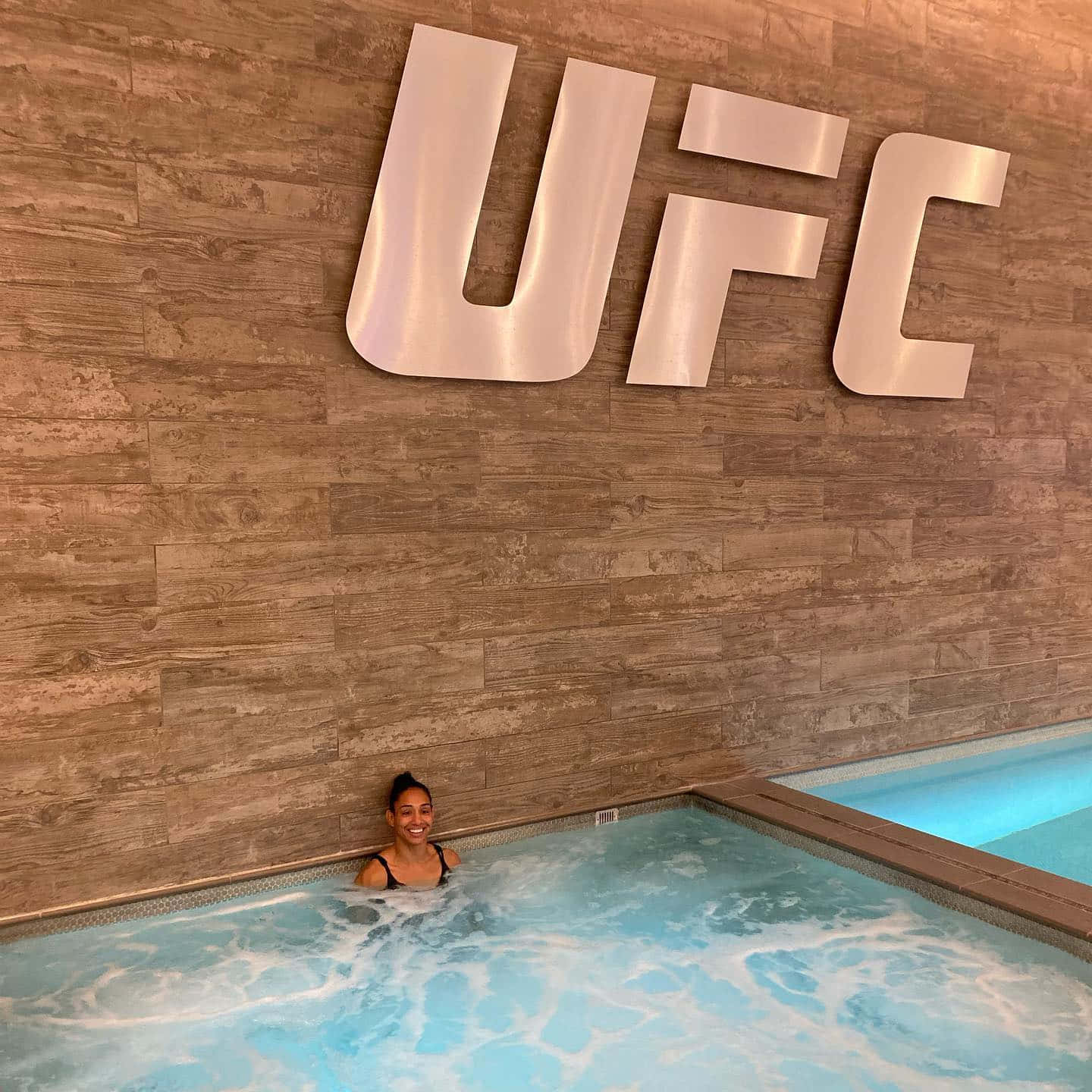 Taila Santos At Ufc Pool Background