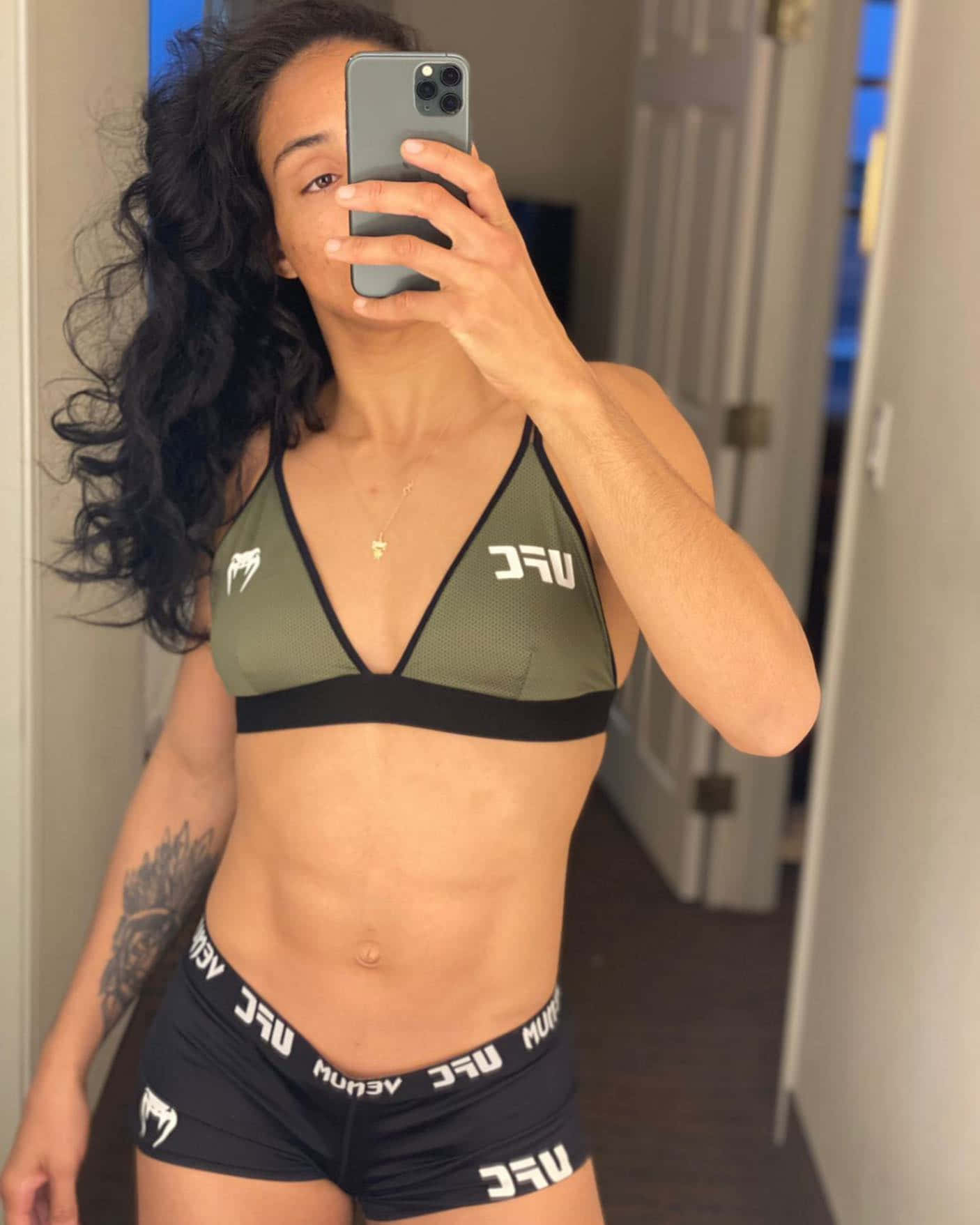 Taila Santos - Selfie Mirror Snapshot Background