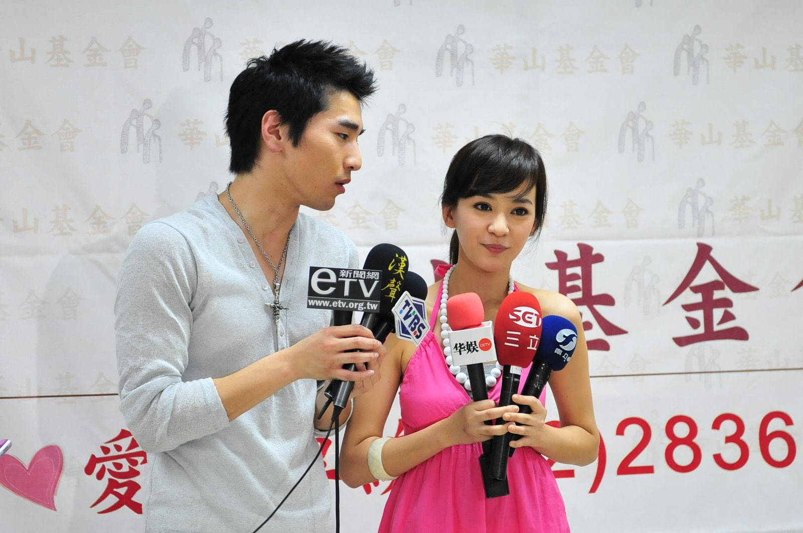 Taiwanese Actors Mark And Ivy In Hd Background