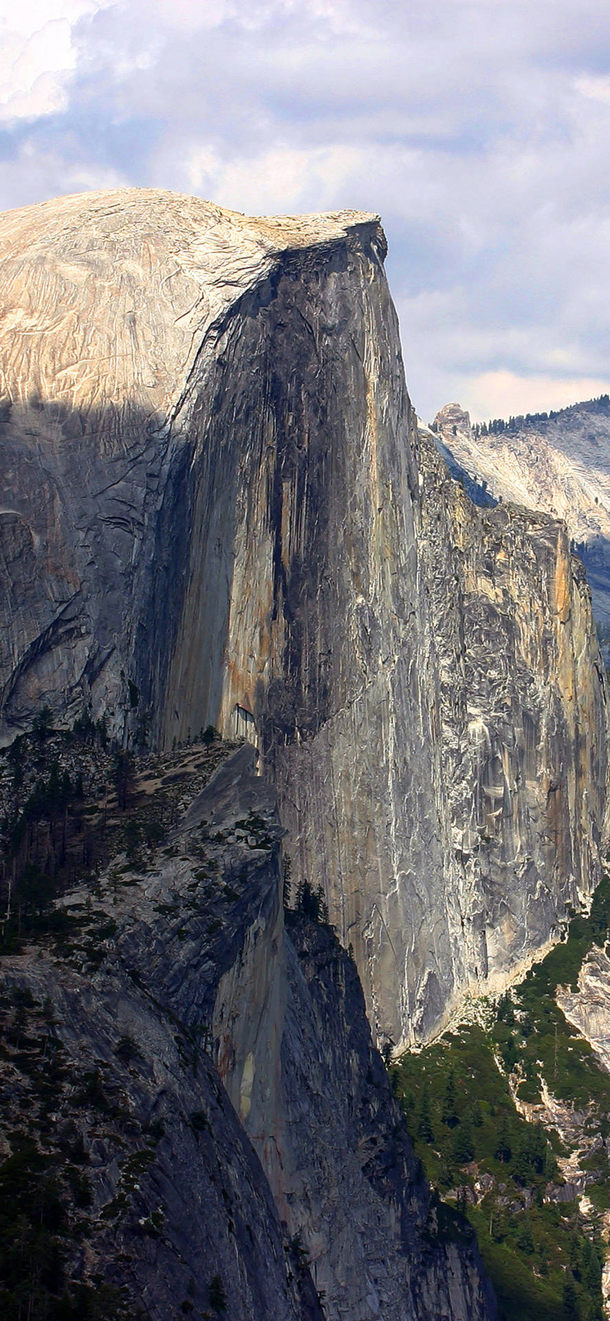 Take A Break From The Hustle And Bustle Of The City And Visit The Beauty Of Yosemite Background