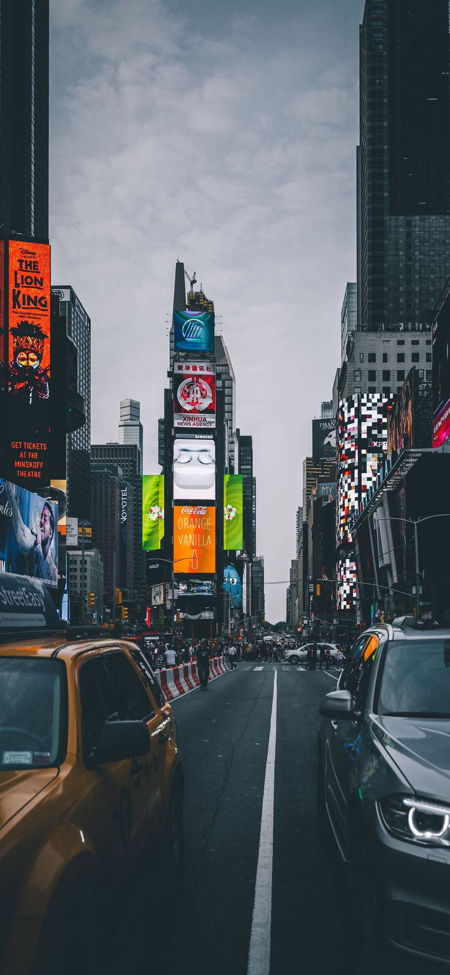 Take In The Beauty Of New York City's Iconic Skyline. Background