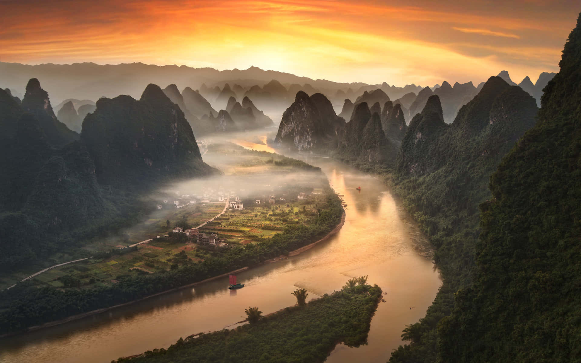 Take In The Majestic Beauty Of A Spectacular Mountain Sunset. Background
