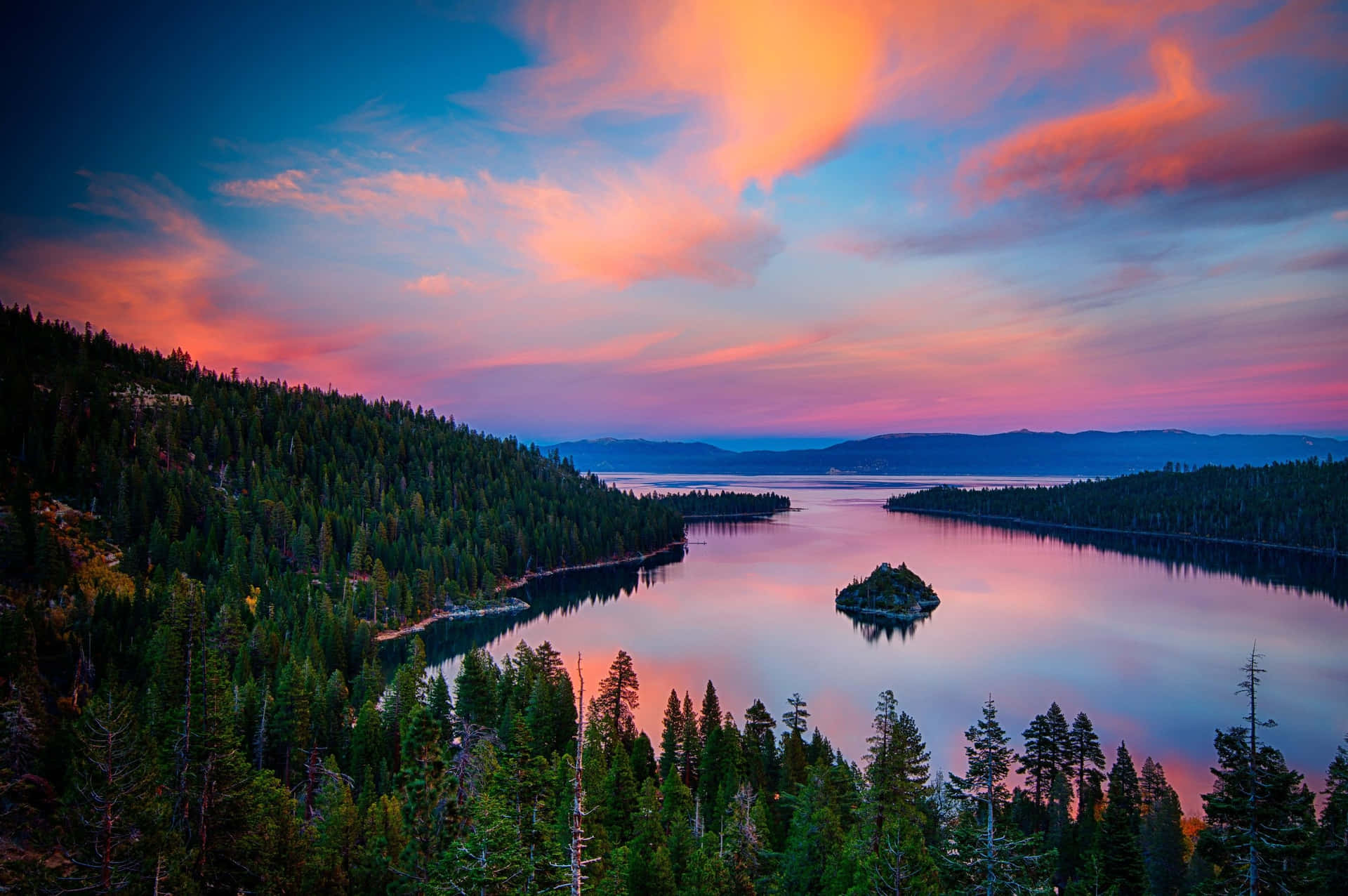 Take In The Scenery Of Lake Tahoe In Majestic 4k. Background