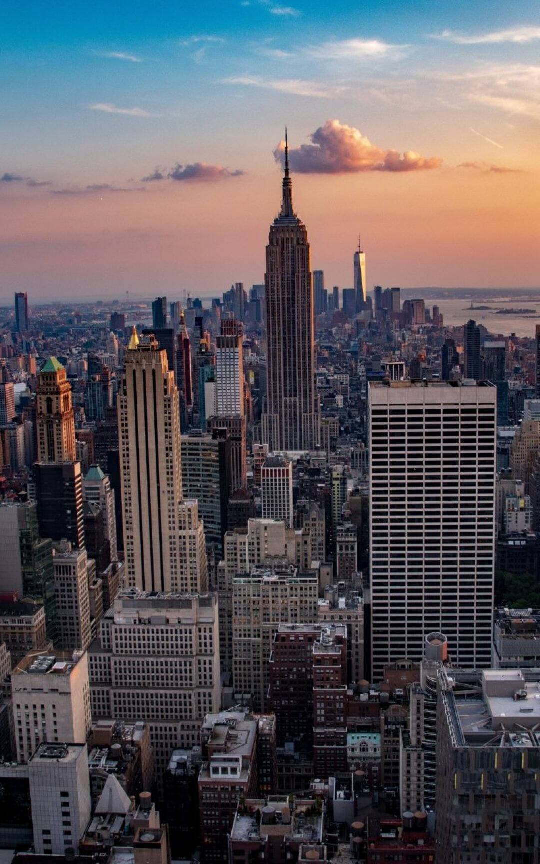 Take In The Sights Of New York With This Stunning Hd Iphone Wallpaper. Background