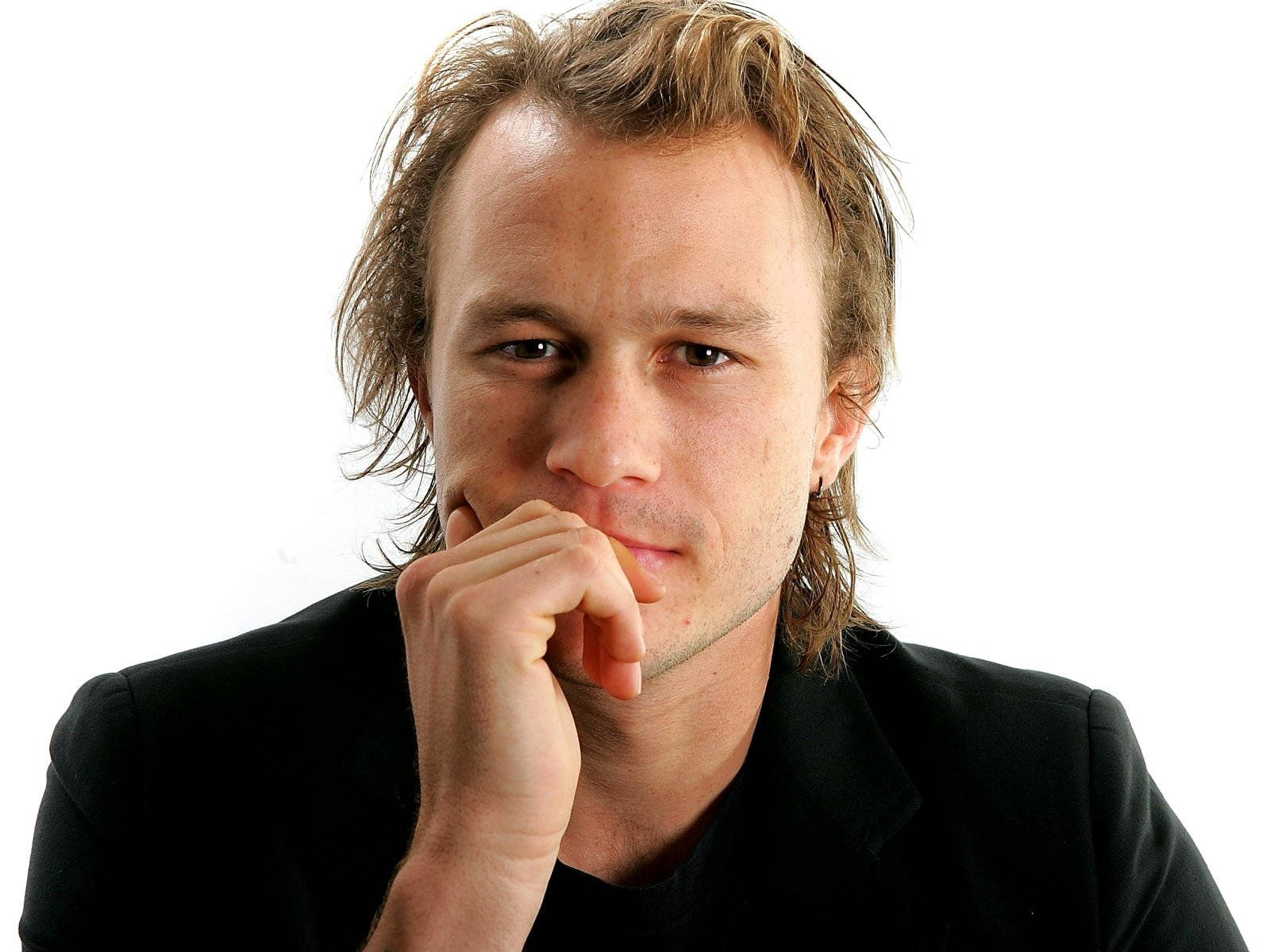 Talented Actor Heath Ledger Classic Photoshoot Background