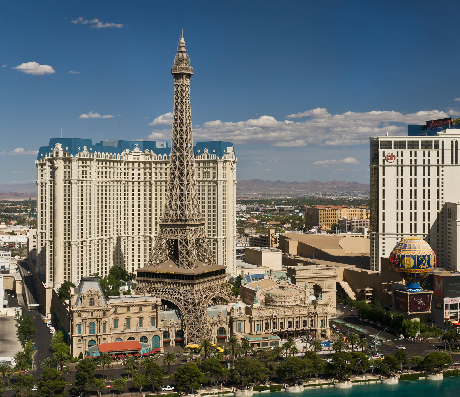 Tall Eiffel Tower Paris Las Vegas