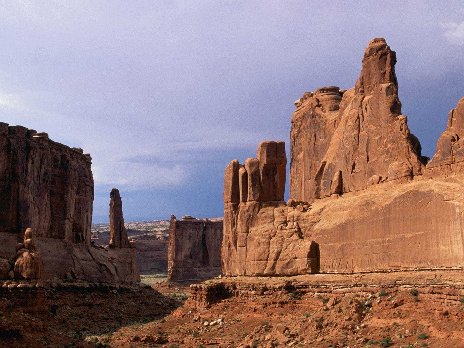 Tall Rock Formations At Arches National Park Background