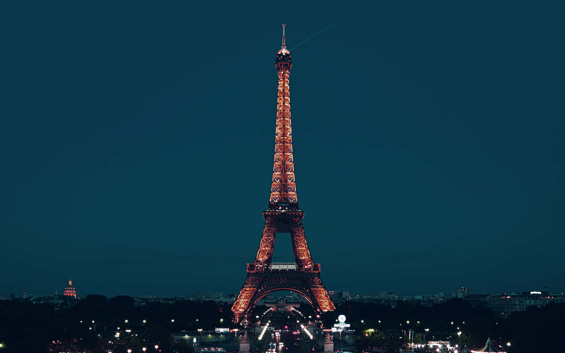 Tall Tower Paris At Night Background