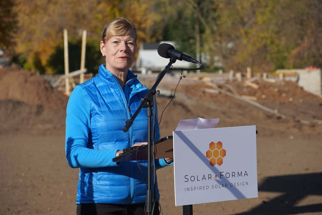Tammy Baldwin Speaking For Solar Forma Background