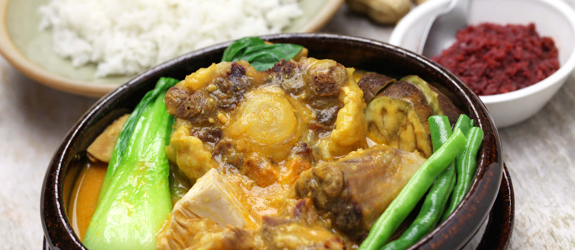 Tantalizing Kare-kare Meal With Rice Background