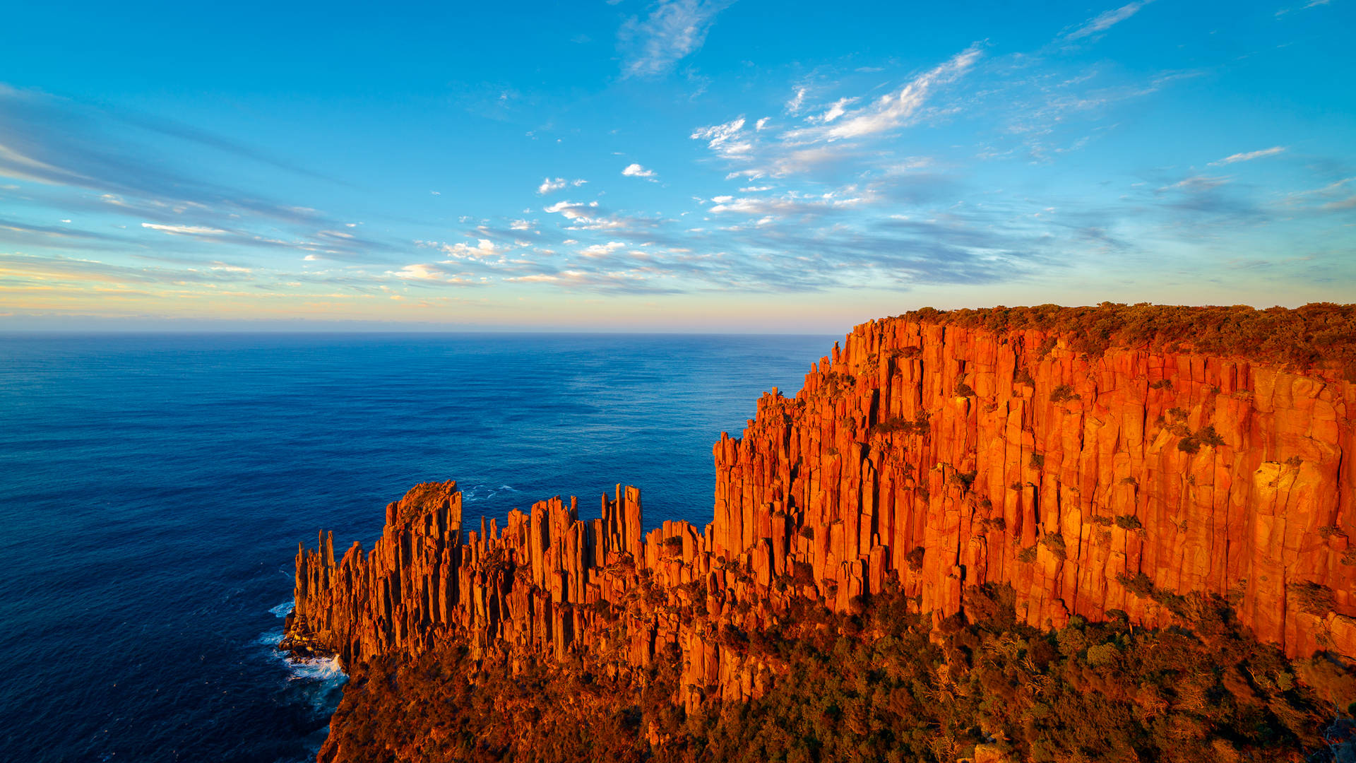 Tasmania Reddish Cliffs Background