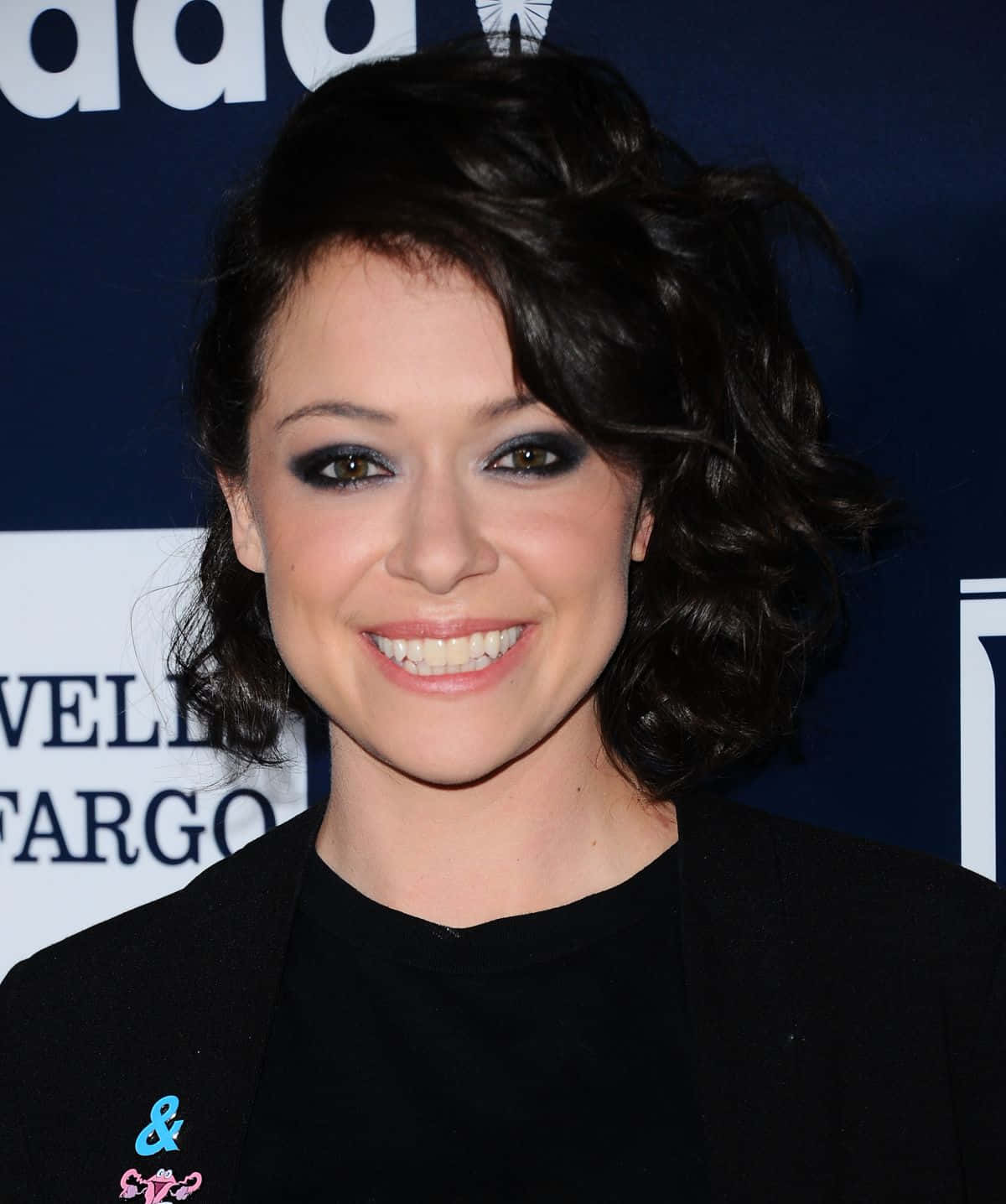 Tatiana Maslany Smiling Event Photo Background