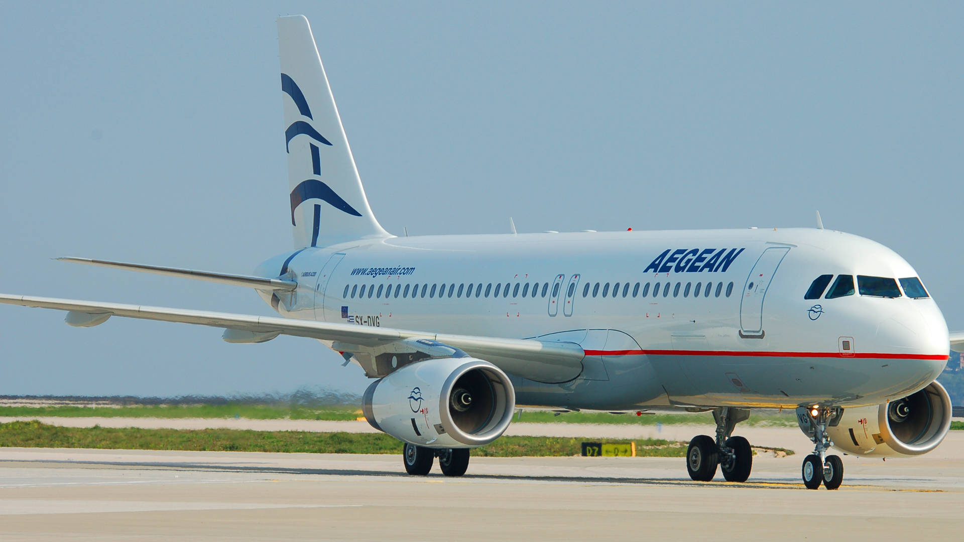 Taxiing Aegean Airlines Flag Carrier Airbus A320