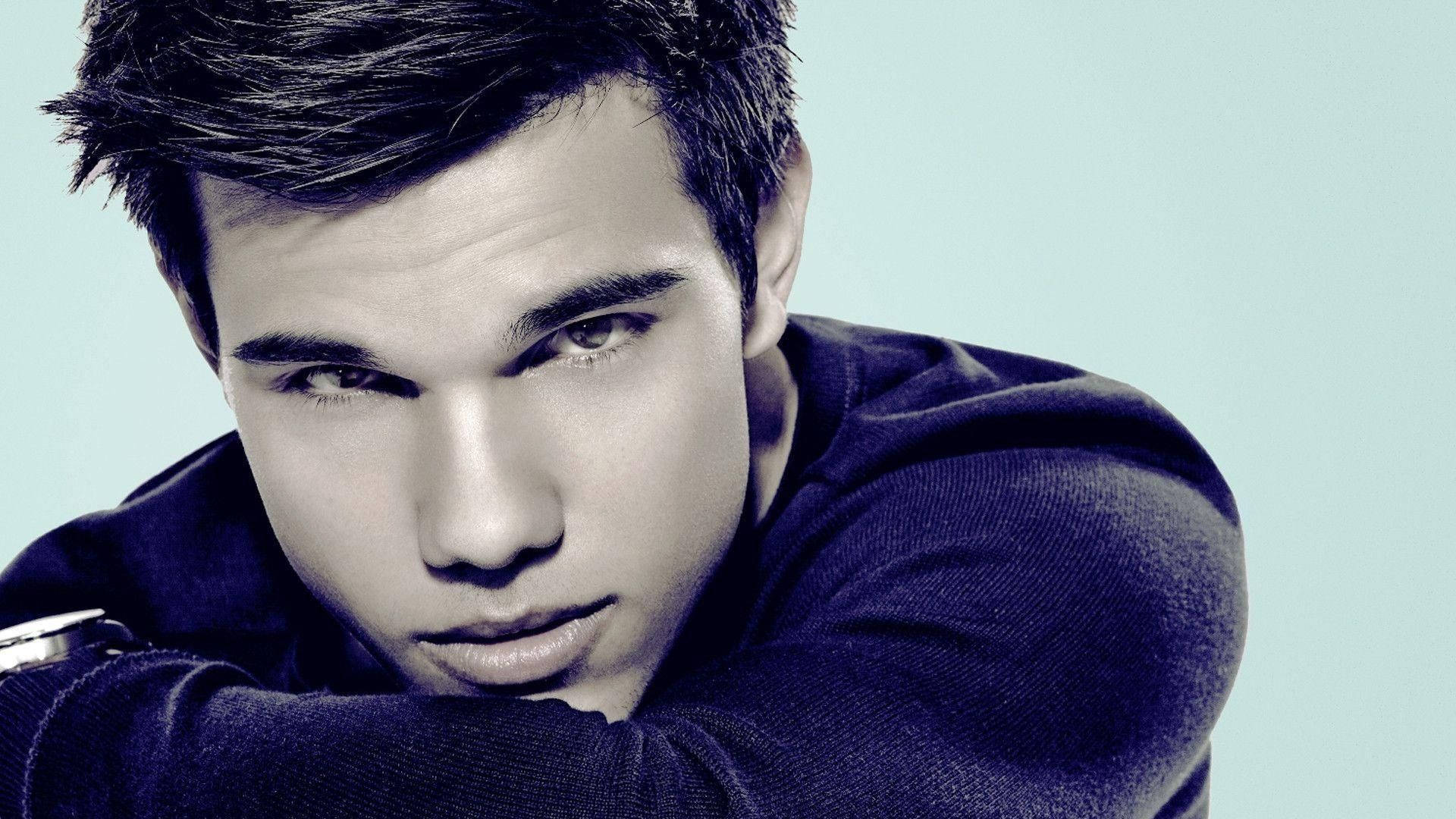Taylor Lautner Captivating Stare Background